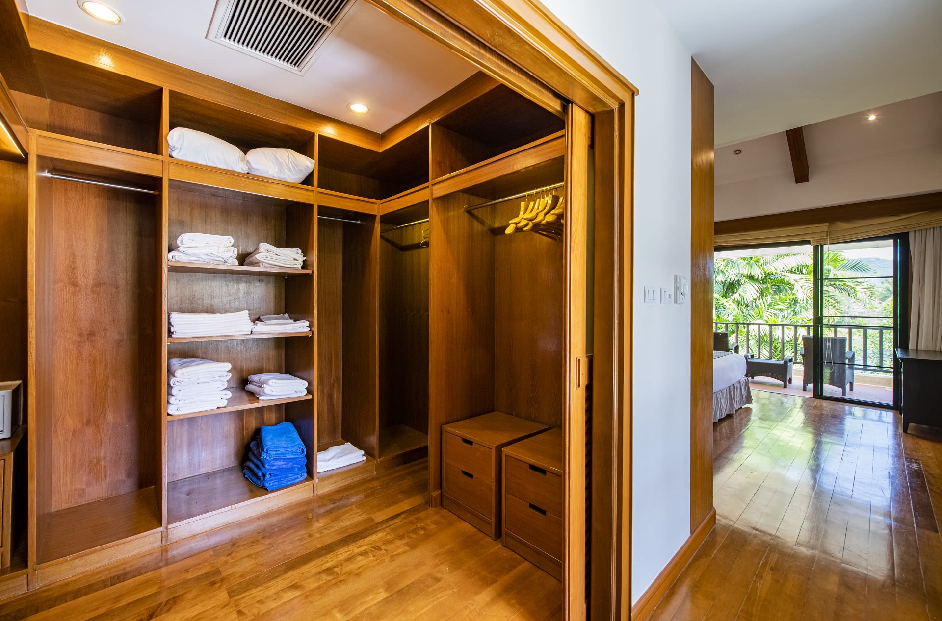 Comfortable villa with pool, 3 bedrooms, Bangtao