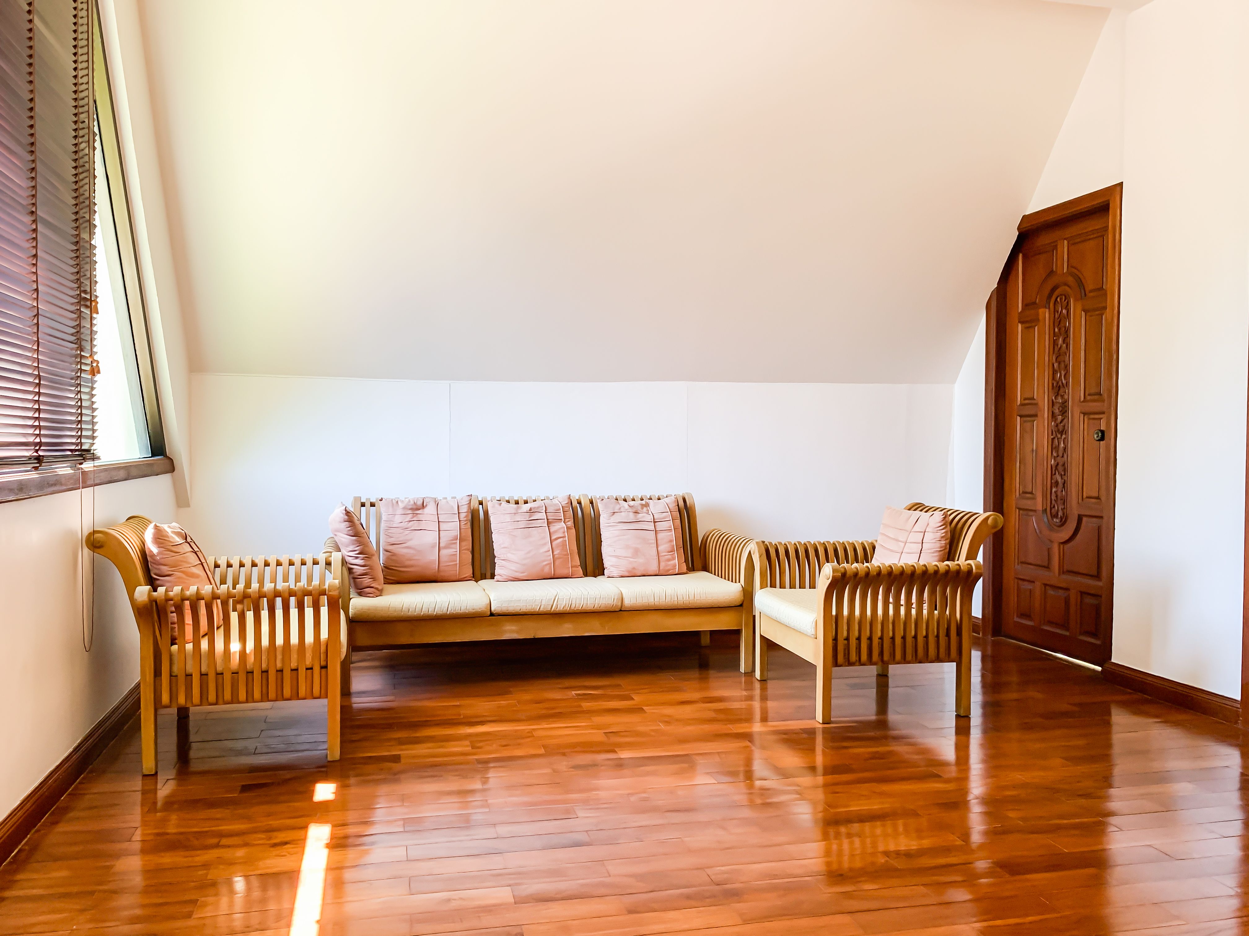 Private 4-bedroom villa with shared pool, Nai Harn