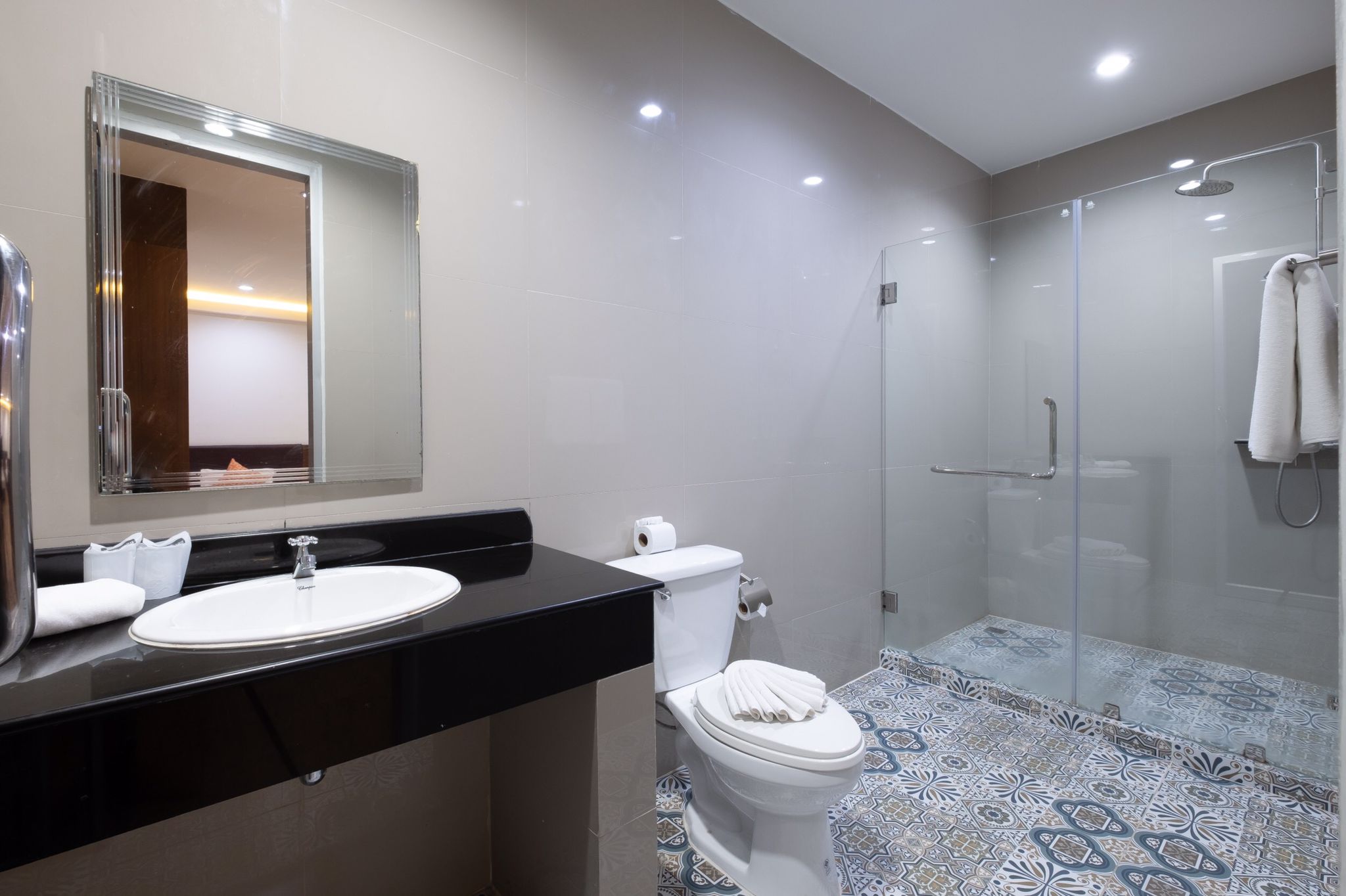 Studio apartments on the first coastline, Rawai