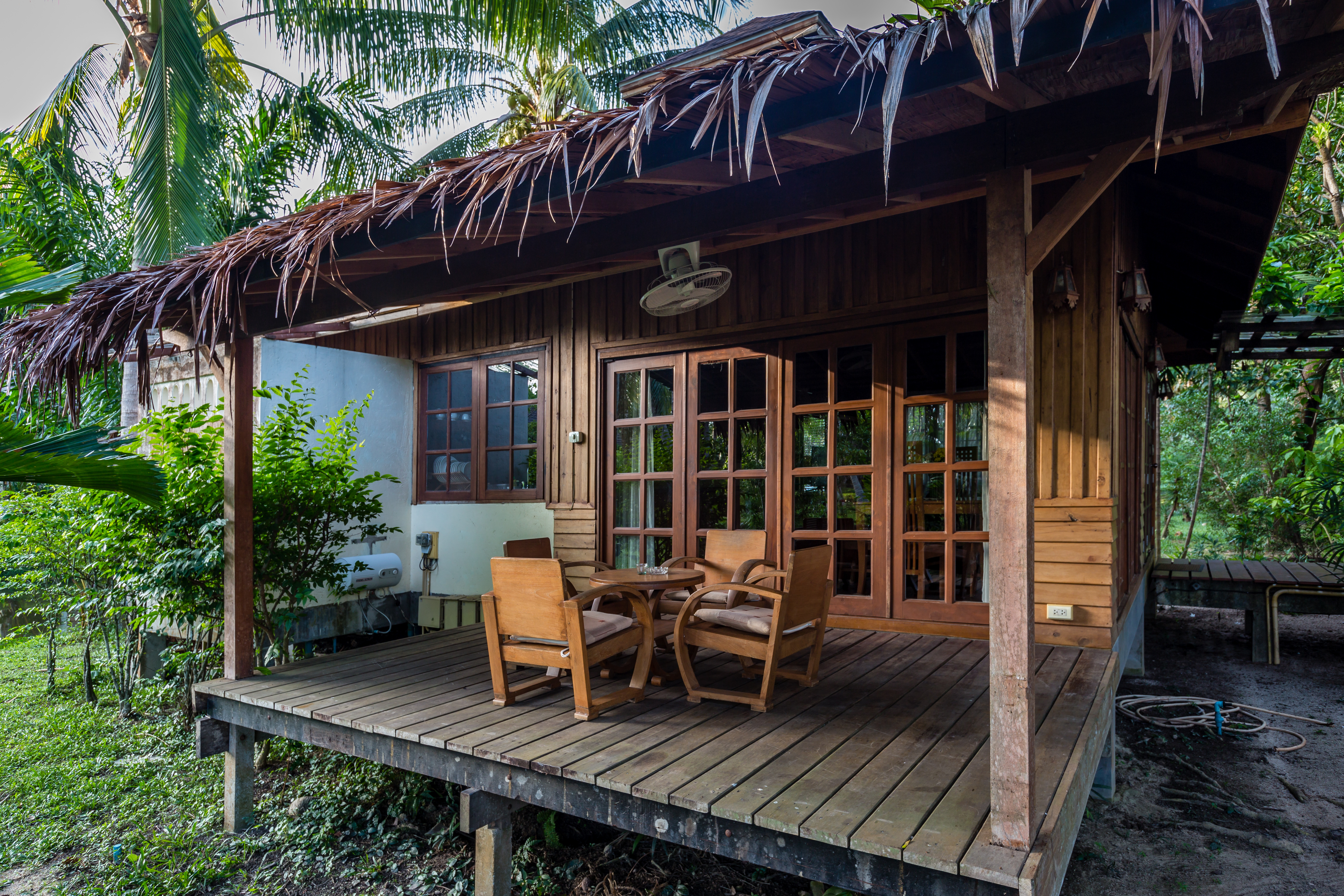 Cozy villa with a well-groomed flowering garden in Rawai, 1 bedroom