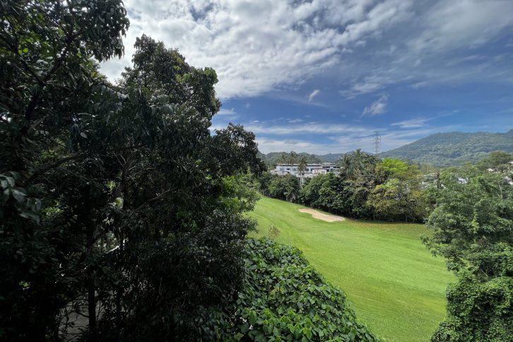 Spacious 2-bedroom apartment overlooking the Golf Courses