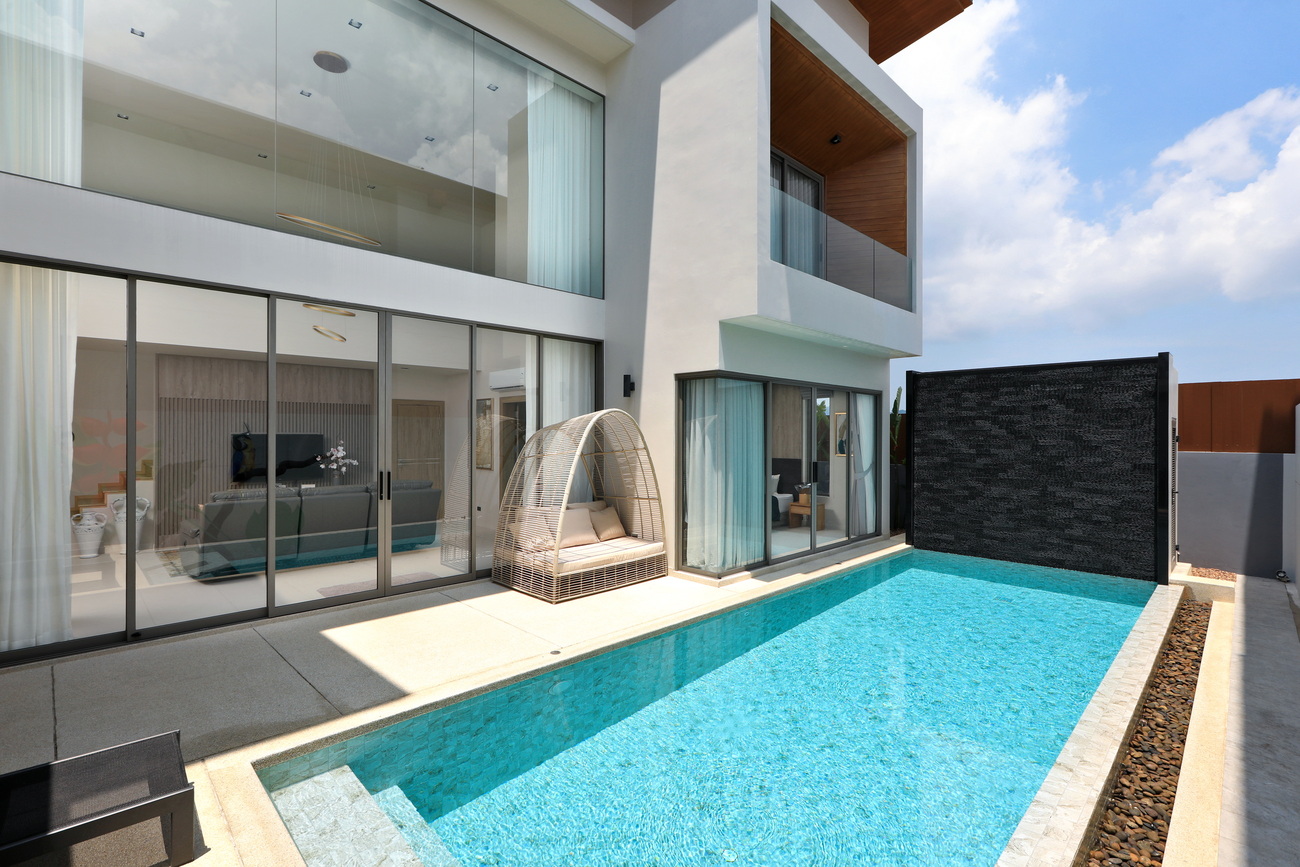 Two-storey 3-bedroom villa with a terrace and a swimming pool, Bangtao