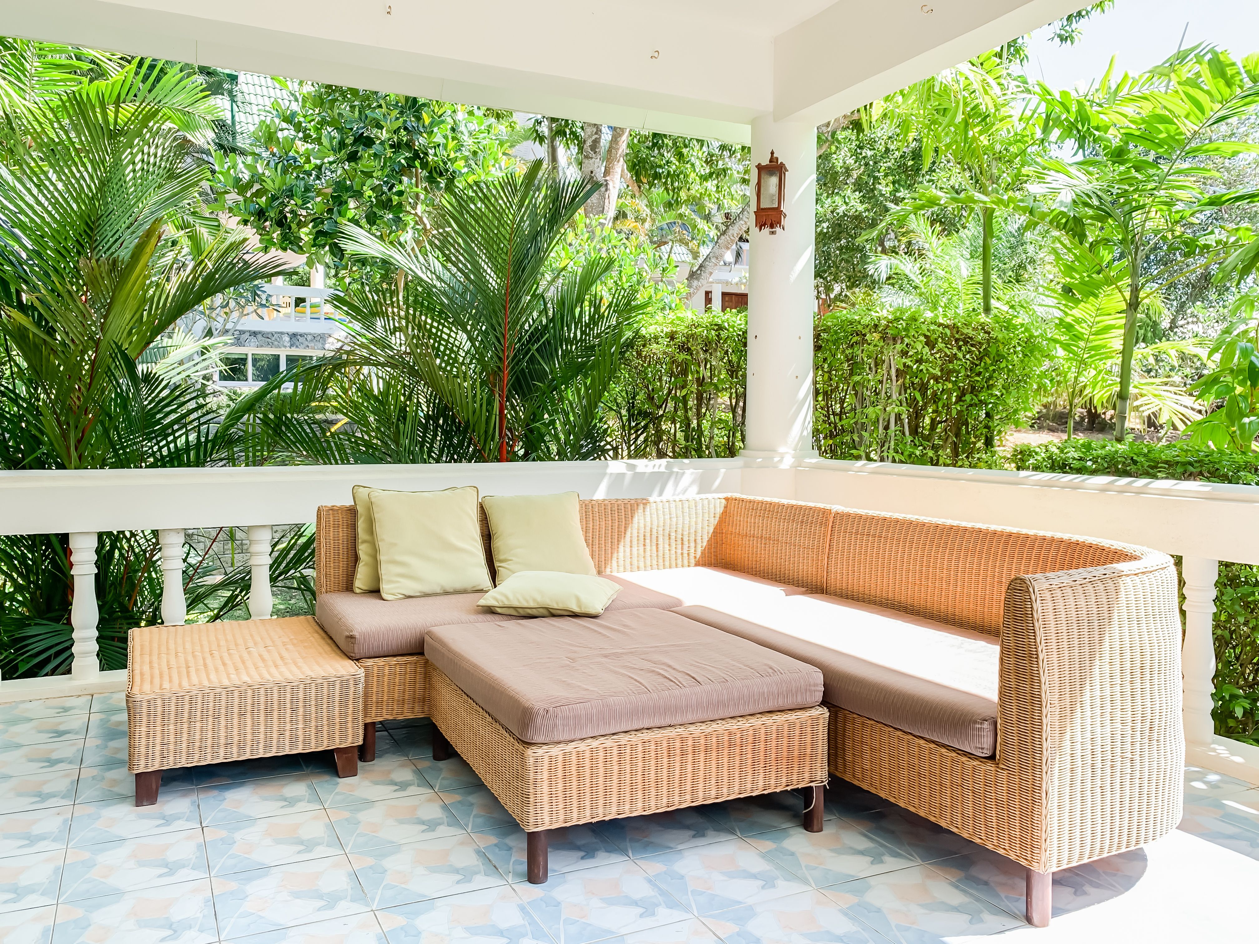 Private 4-bedroom villa with shared pool, Nai Harn