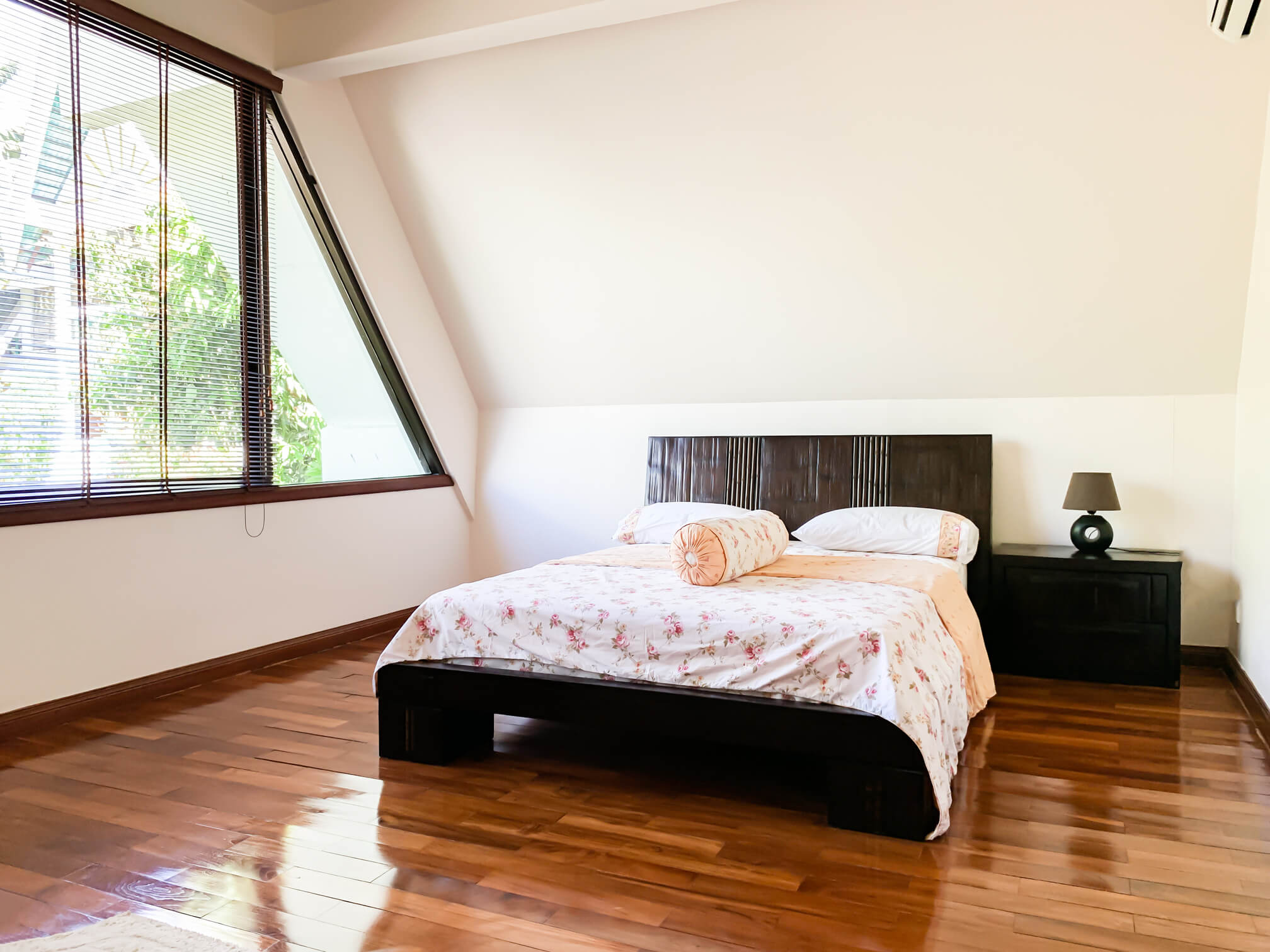 4 Bedroom Private Villa with Communal Pool, Nai Harn