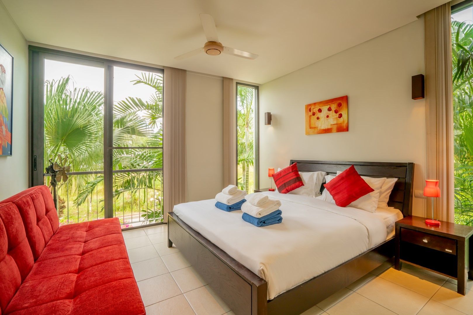 Two-bedroom apartment in a complex surrounded by a picturesque garden, Bangtao