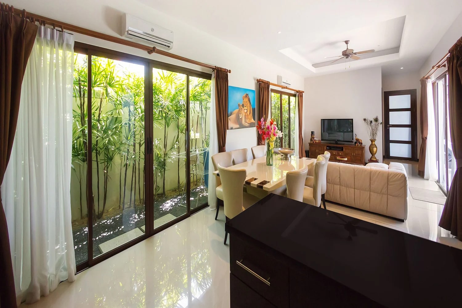 Cozy villa with a pool in Rawai, 3 bedrooms