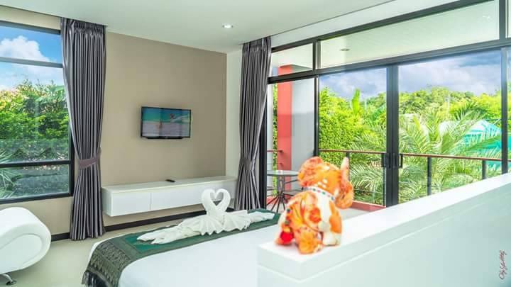 Apartment in Nai Harn with nature view, 2 bedrooms