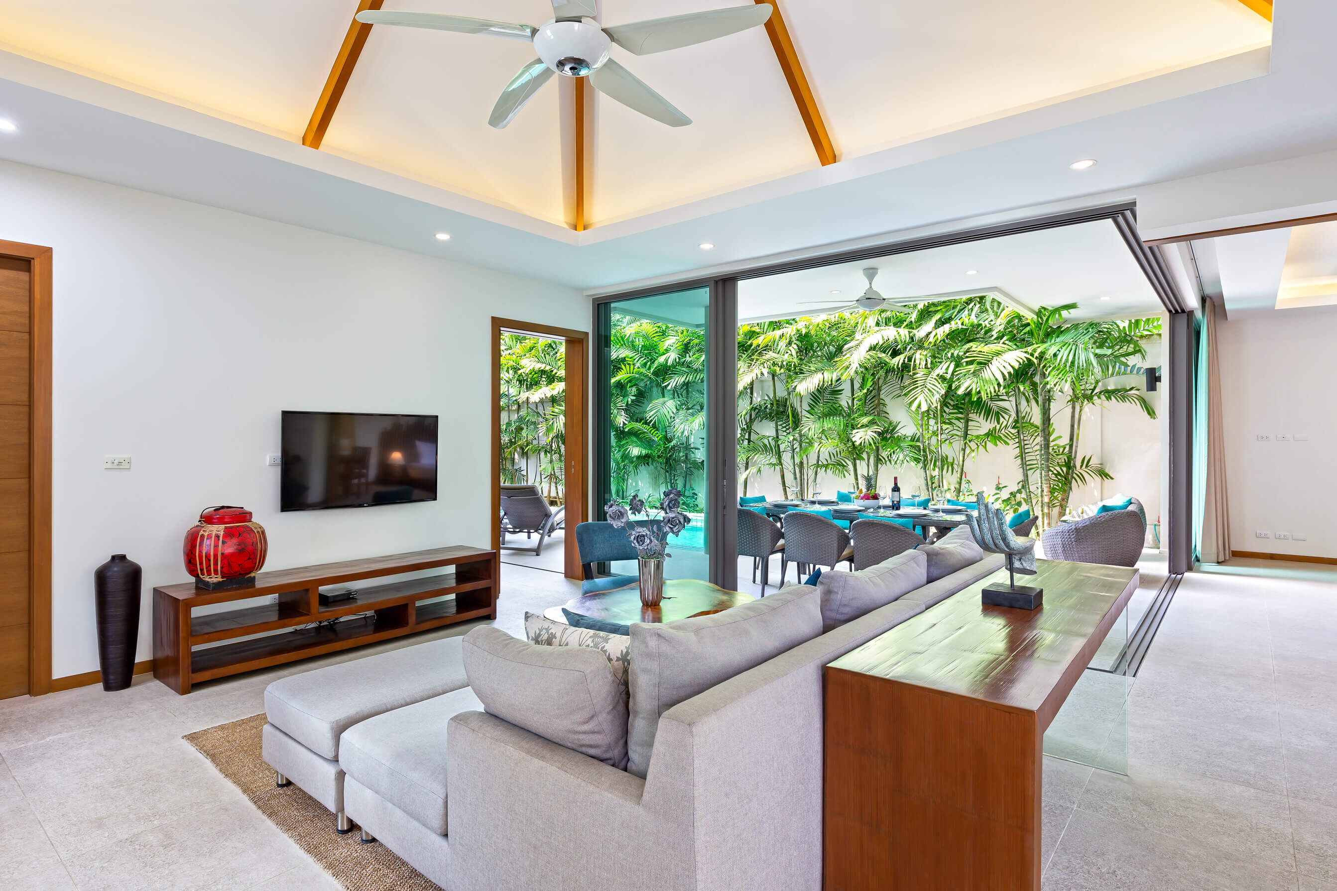 New two-storey European-style villa, 4 bedrooms, Rawai area