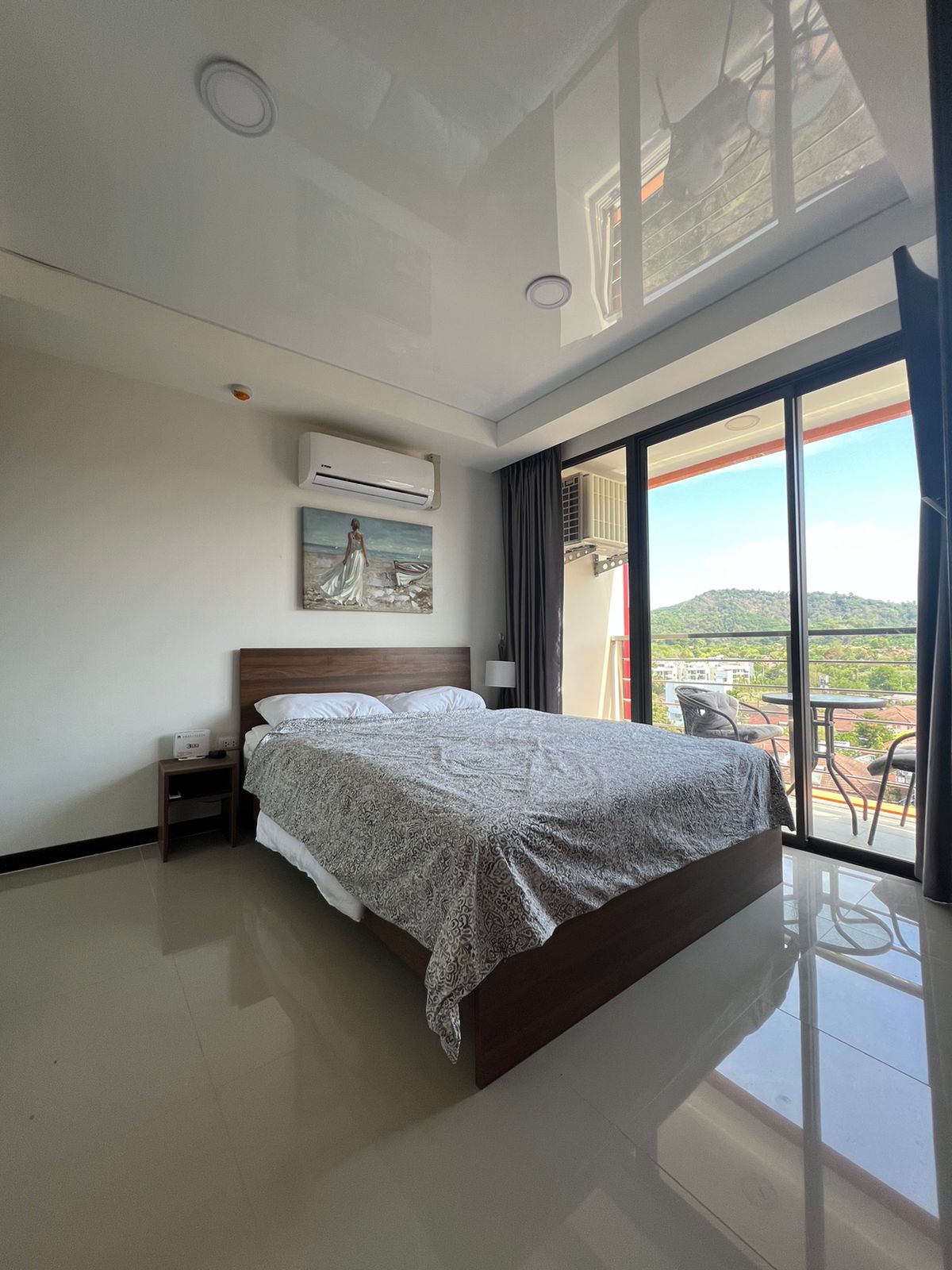Cozy and spacious apartment overlooking the city and nature of the island, 1 bedroom, Nai Harn