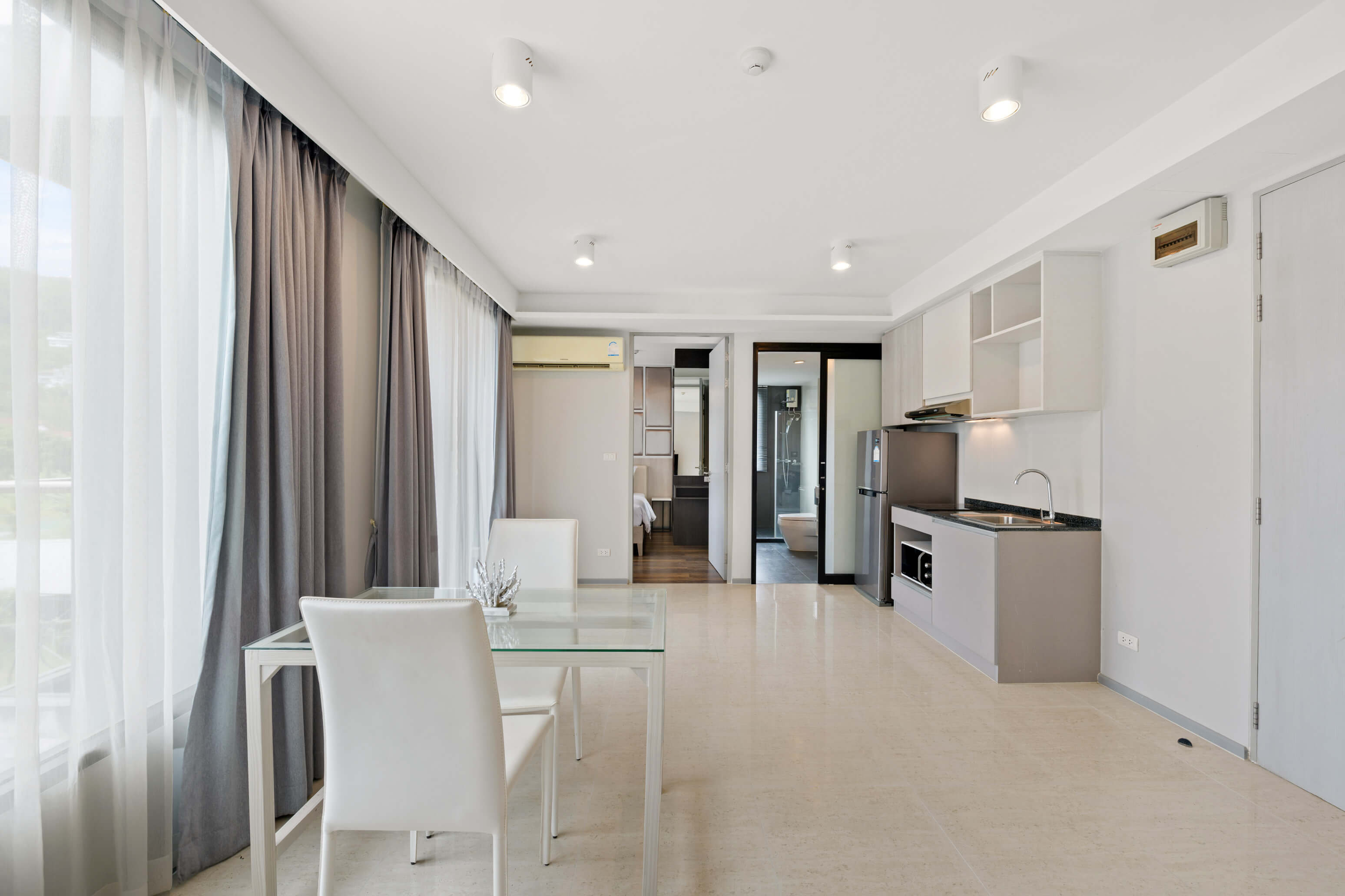 Spacious apartment with large panoramic windows, 1 bedroom, Surin