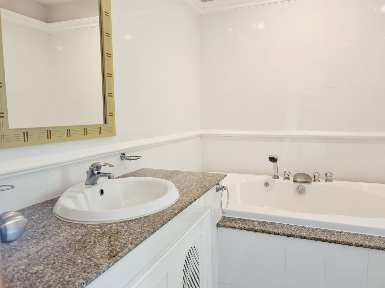 1 bedroom apartment with balcony and garden, Karon