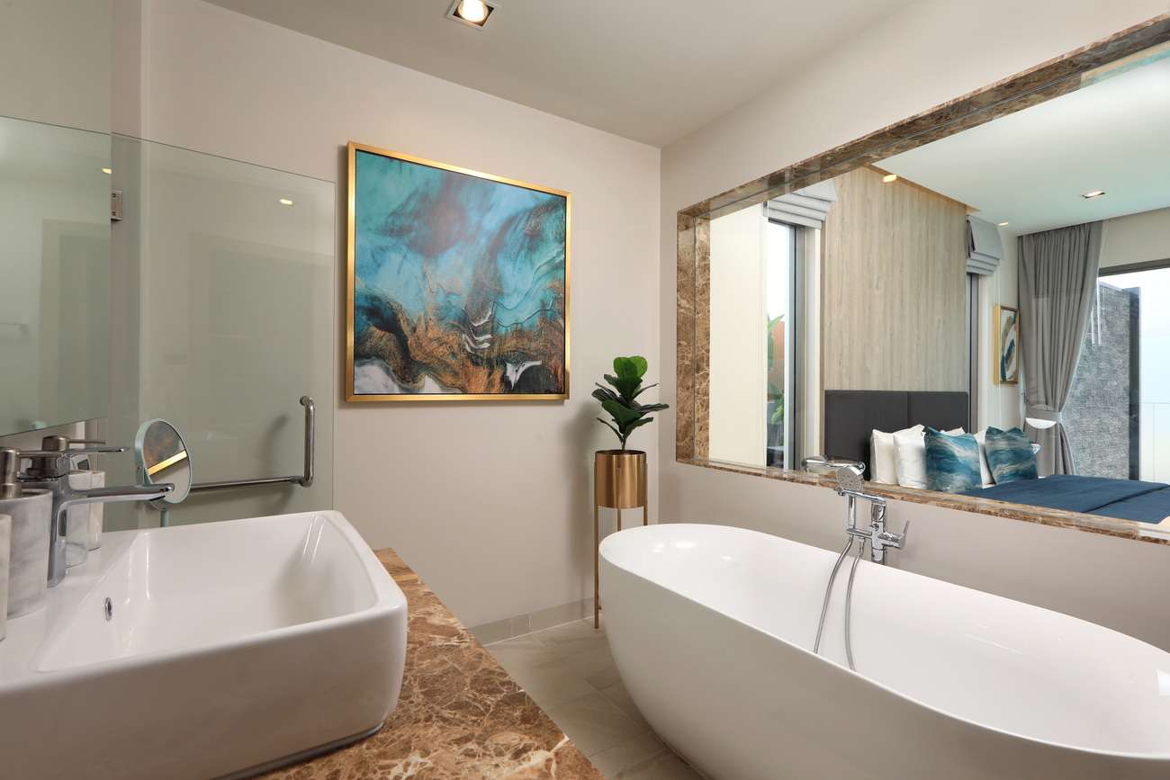 Two-storey 3-bedroom villa with a terrace and a swimming pool, Bangtao