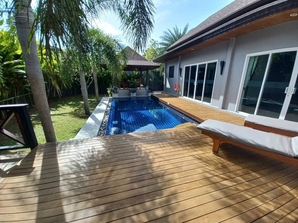 Cozy villa with a pool in Rawai, 2 bedrooms