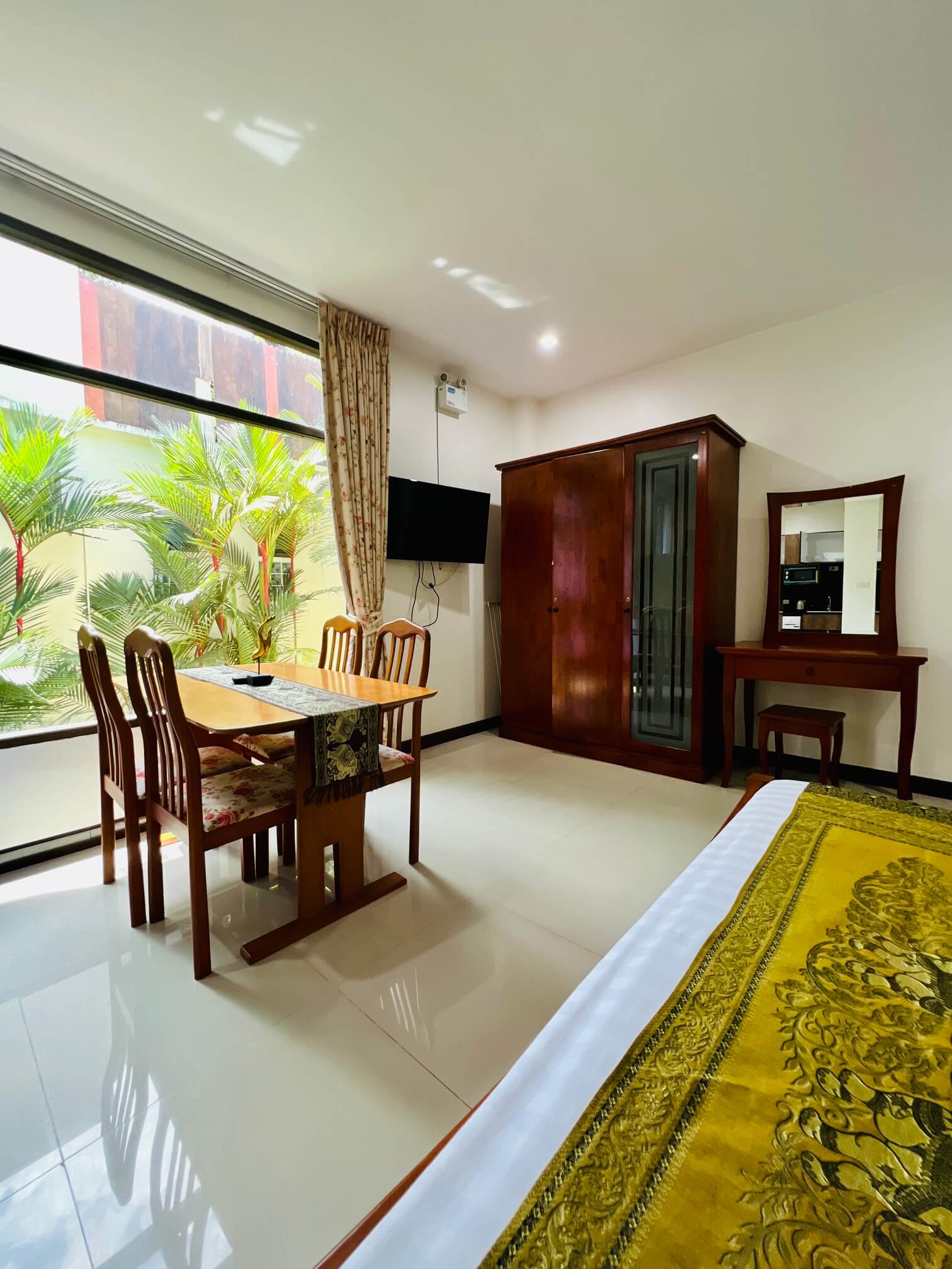 Good Location Apartment with Rooftop Access, 2 Bedrooms, Rawai