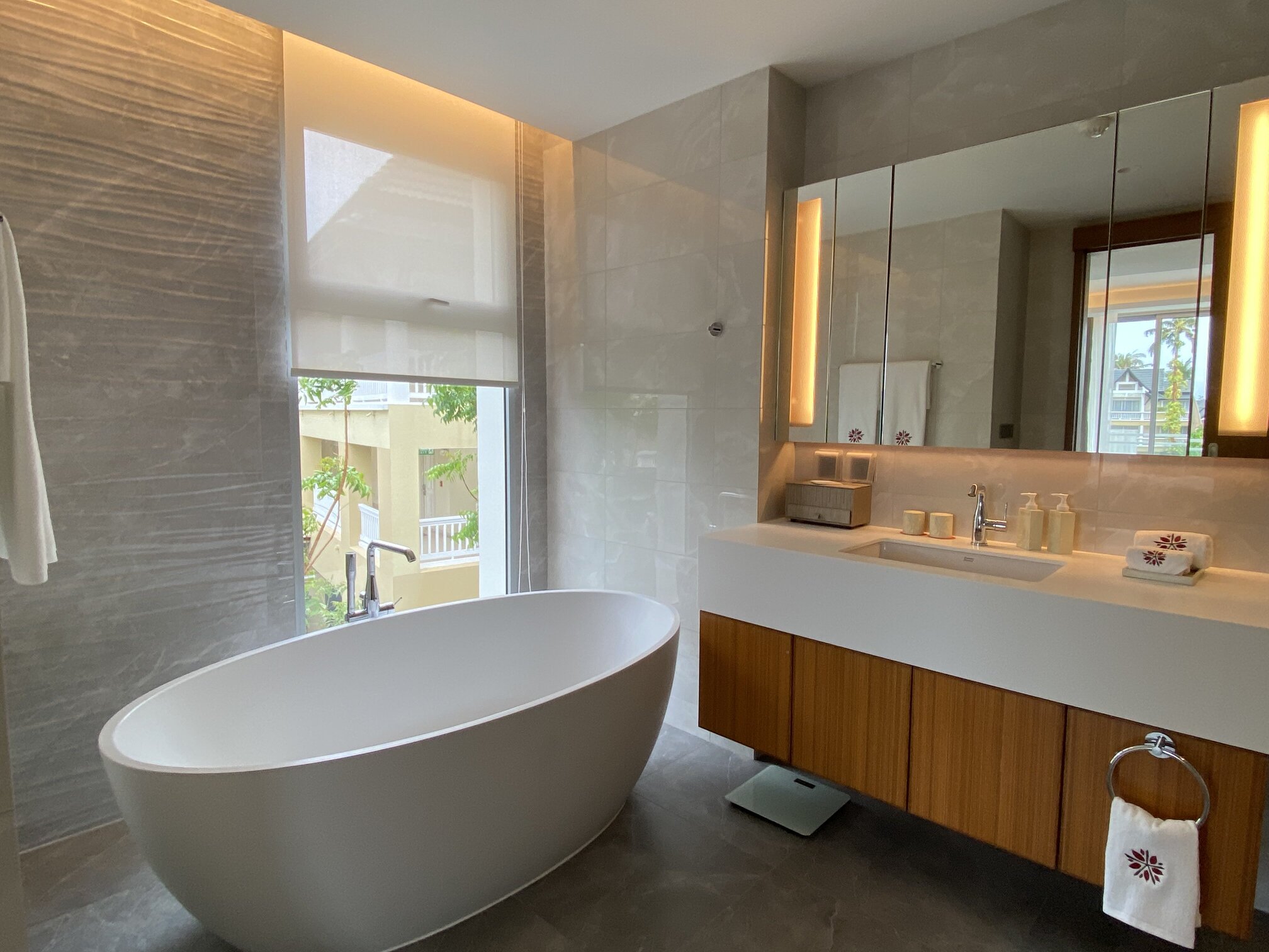 Spacious bright apartment with 2 bedrooms and everything you need for living, Bangtao