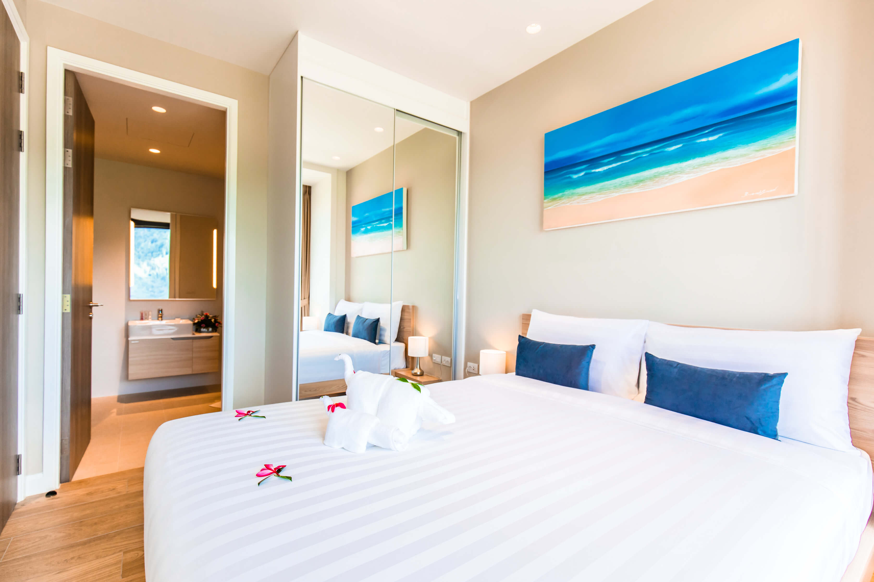 Bright 2-bedroom apartment with a beautiful view, Bangtao