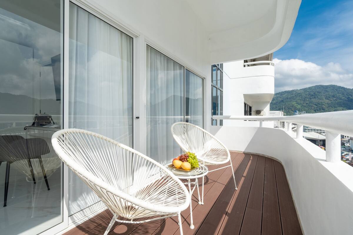 Apartment with a modern interior in a new residential complex 5 minutes from Patong Beach., 1 bedroom