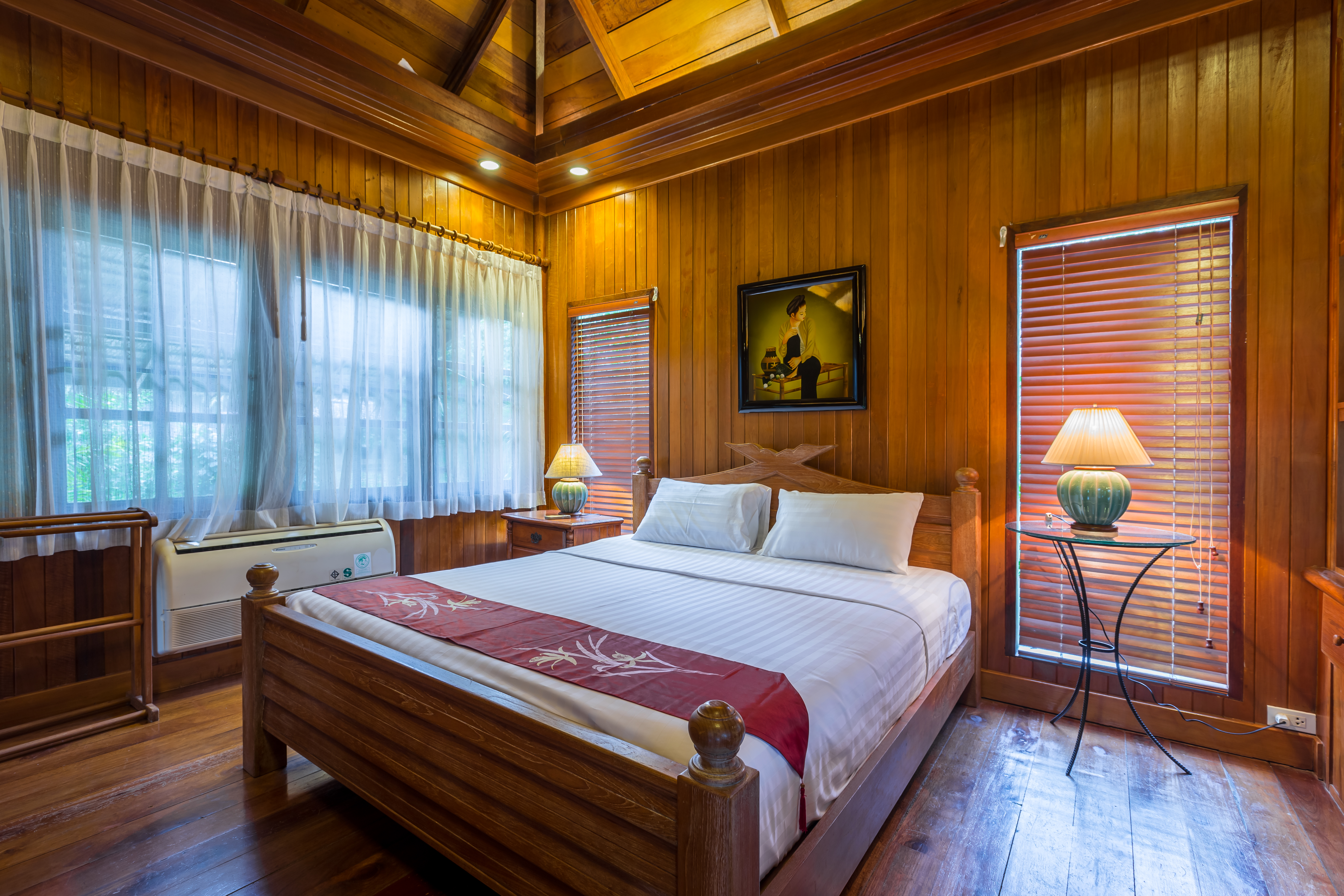 Cozy villa with a well-groomed flowering garden in Rawai, 1 bedroom