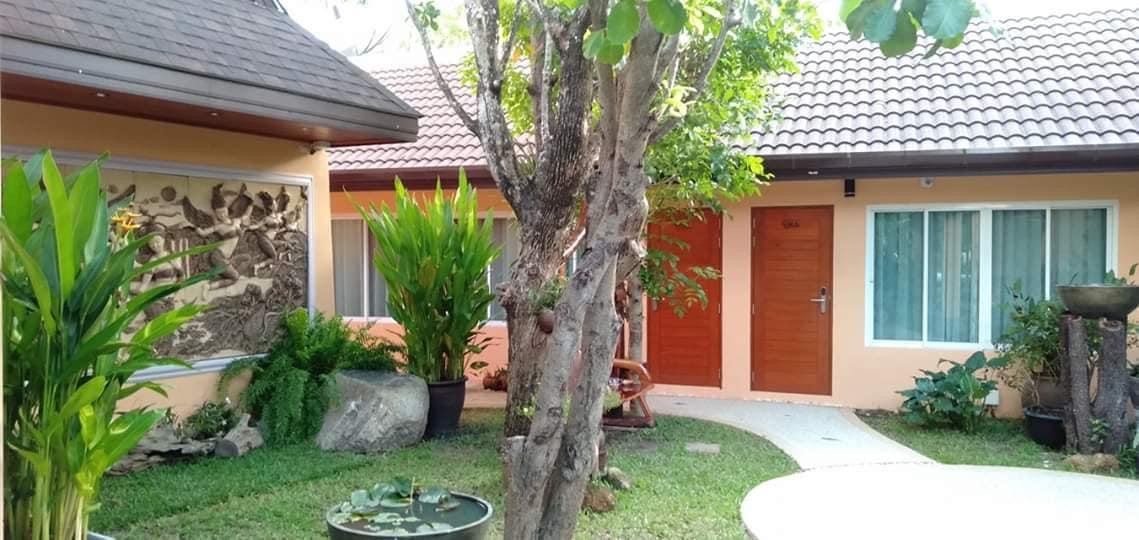 1-room apartment with beautiful garden and communal pool in Chalong