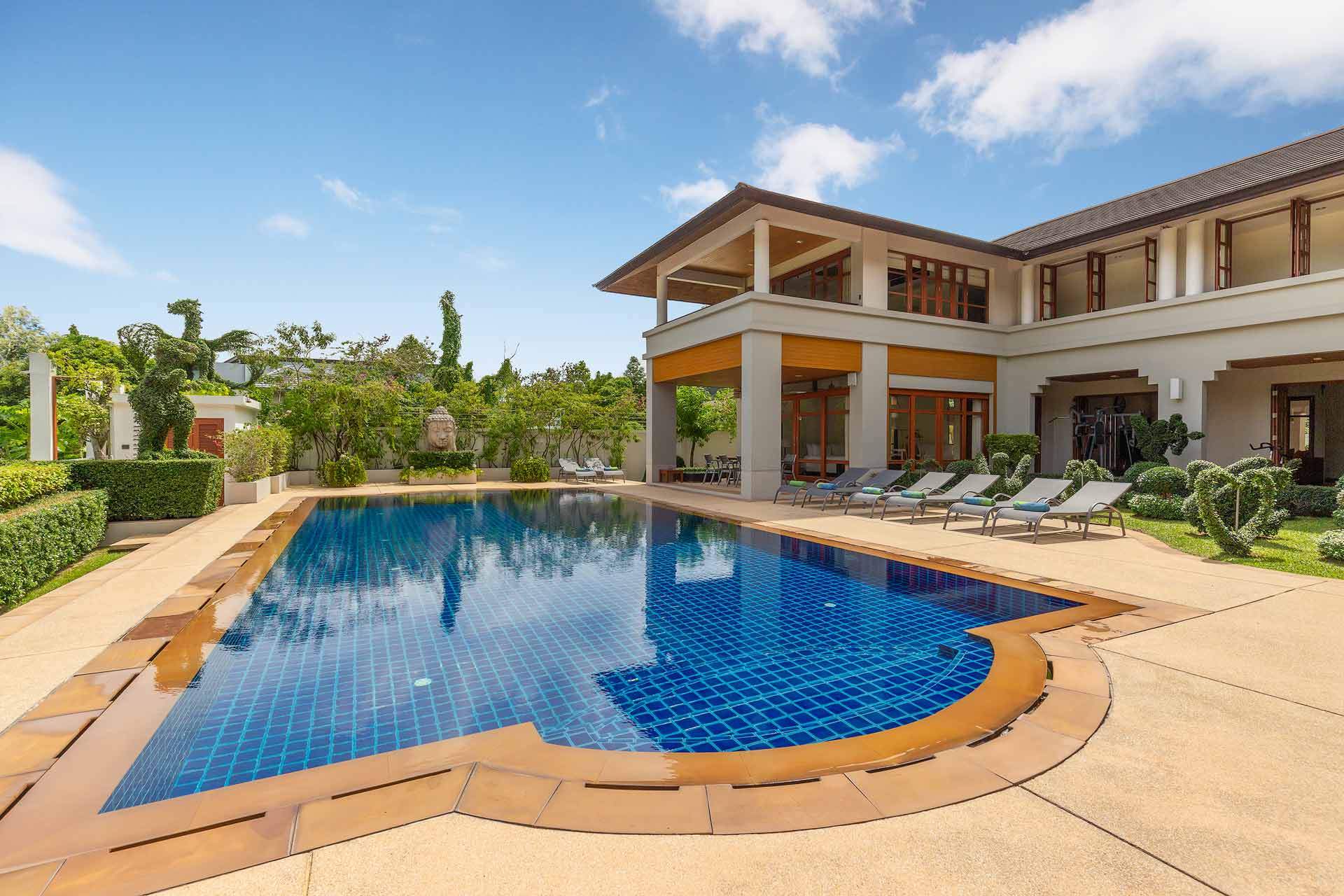 Spacious villa with private pool and landscaped garden, 5 bedrooms, Kathu