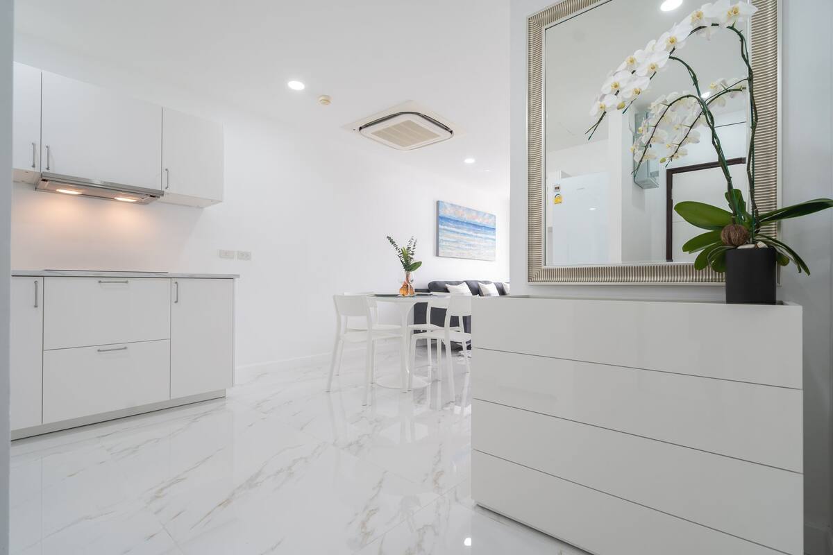 Apartment with a modern interior in a new residential complex 5 minutes from Patong Beach., 1 bedroom