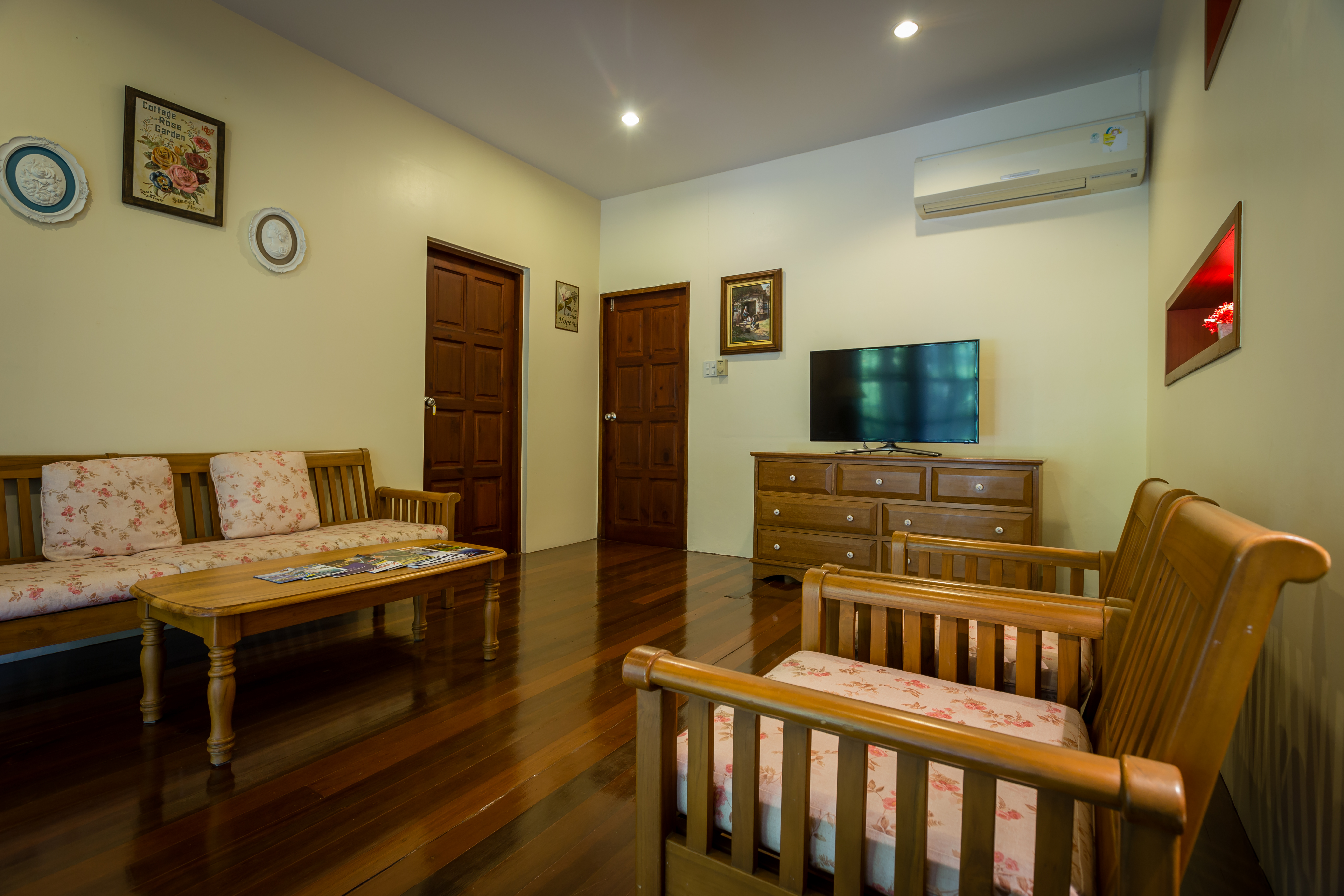 Spacious villa with a veranda and a well-groomed flowering garden in Rawai, 2 bedrooms