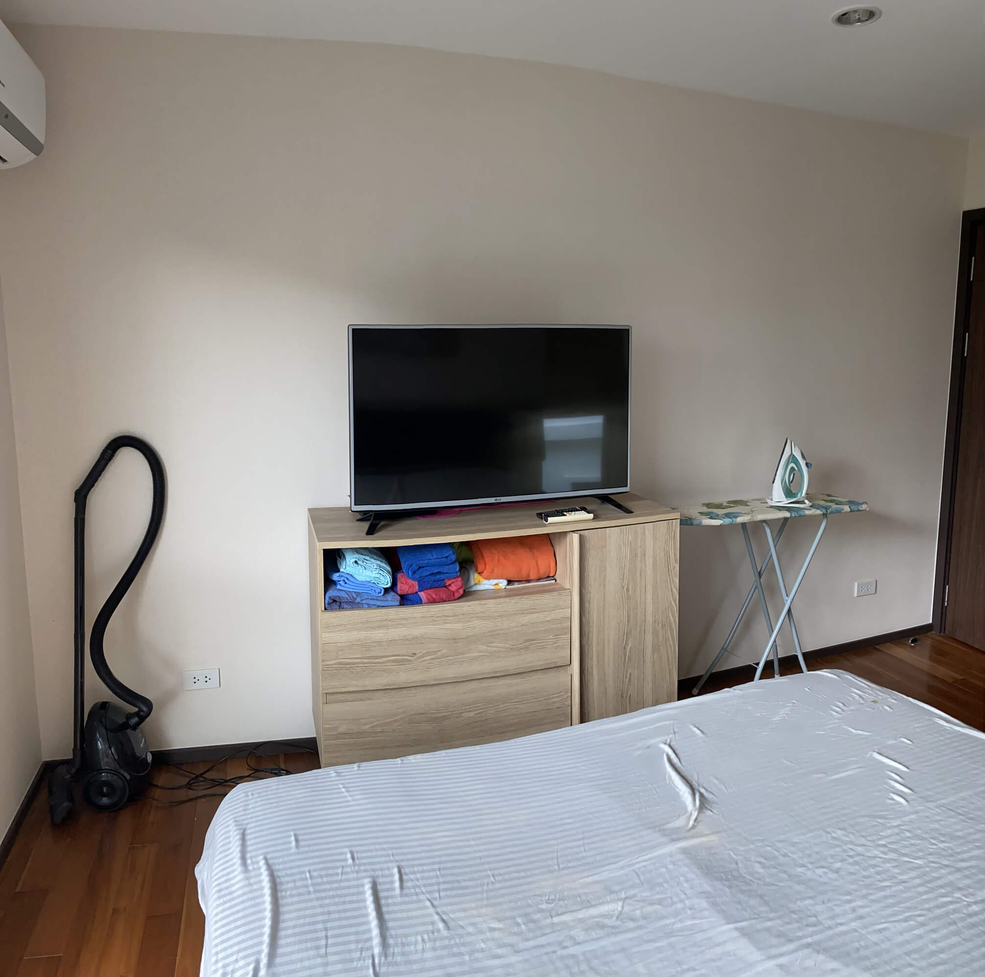 Cozy 1-room apartment overlooking the pool in a residential complex on the coastline, Rawai