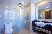 Modern townhouse with swimming pool in Bangtao, 3 bedrooms
