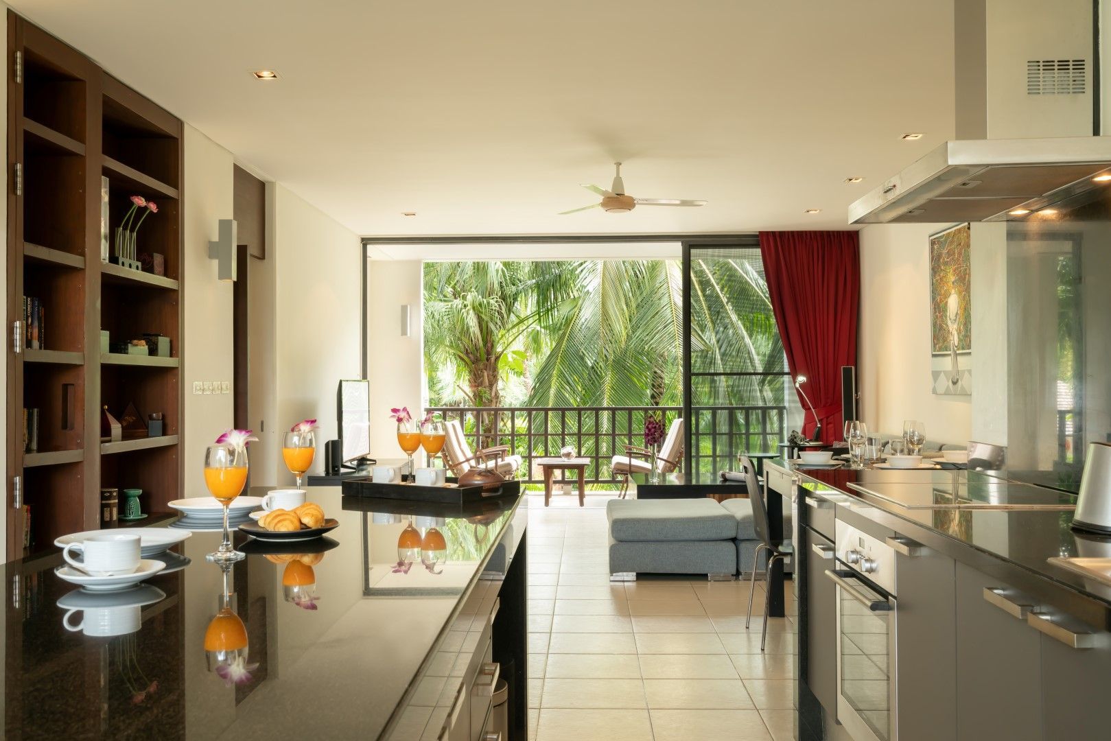 Two-bedroom apartment in a complex surrounded by a picturesque garden, Bangtao