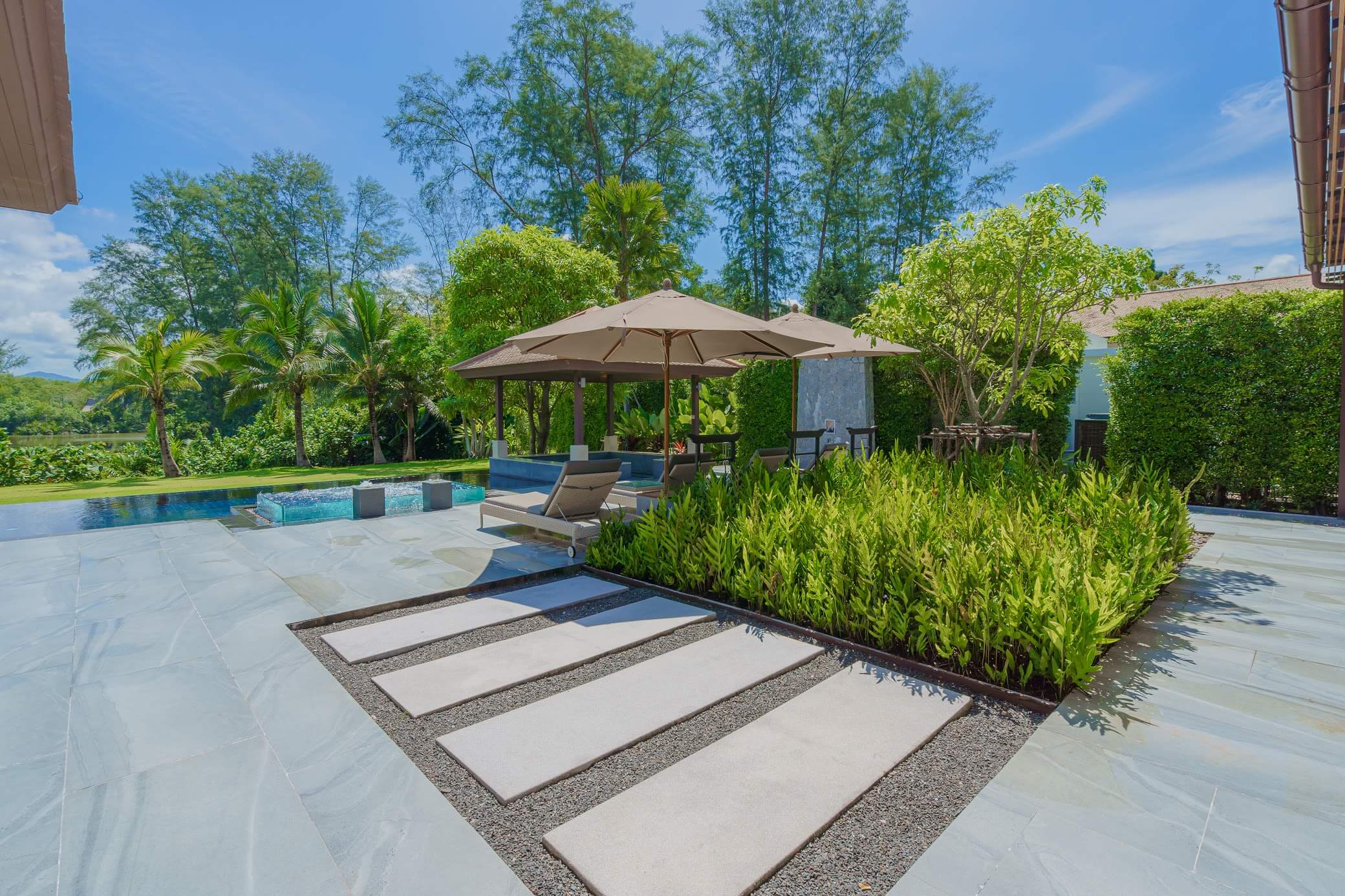 Modern villa with pool and jacuzzi, 3 bedrooms, Bangtao