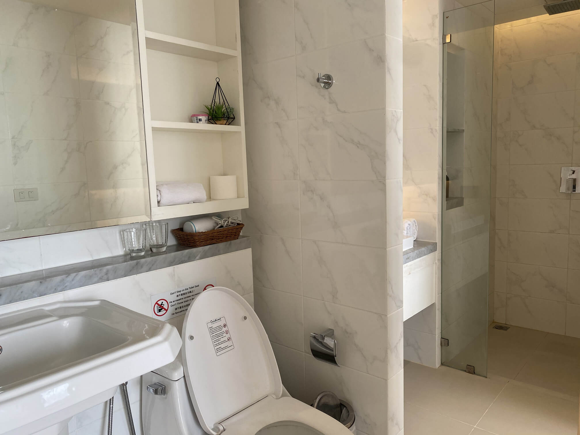 Spacious 1-bedroom apartment in a complex on Surin Beach