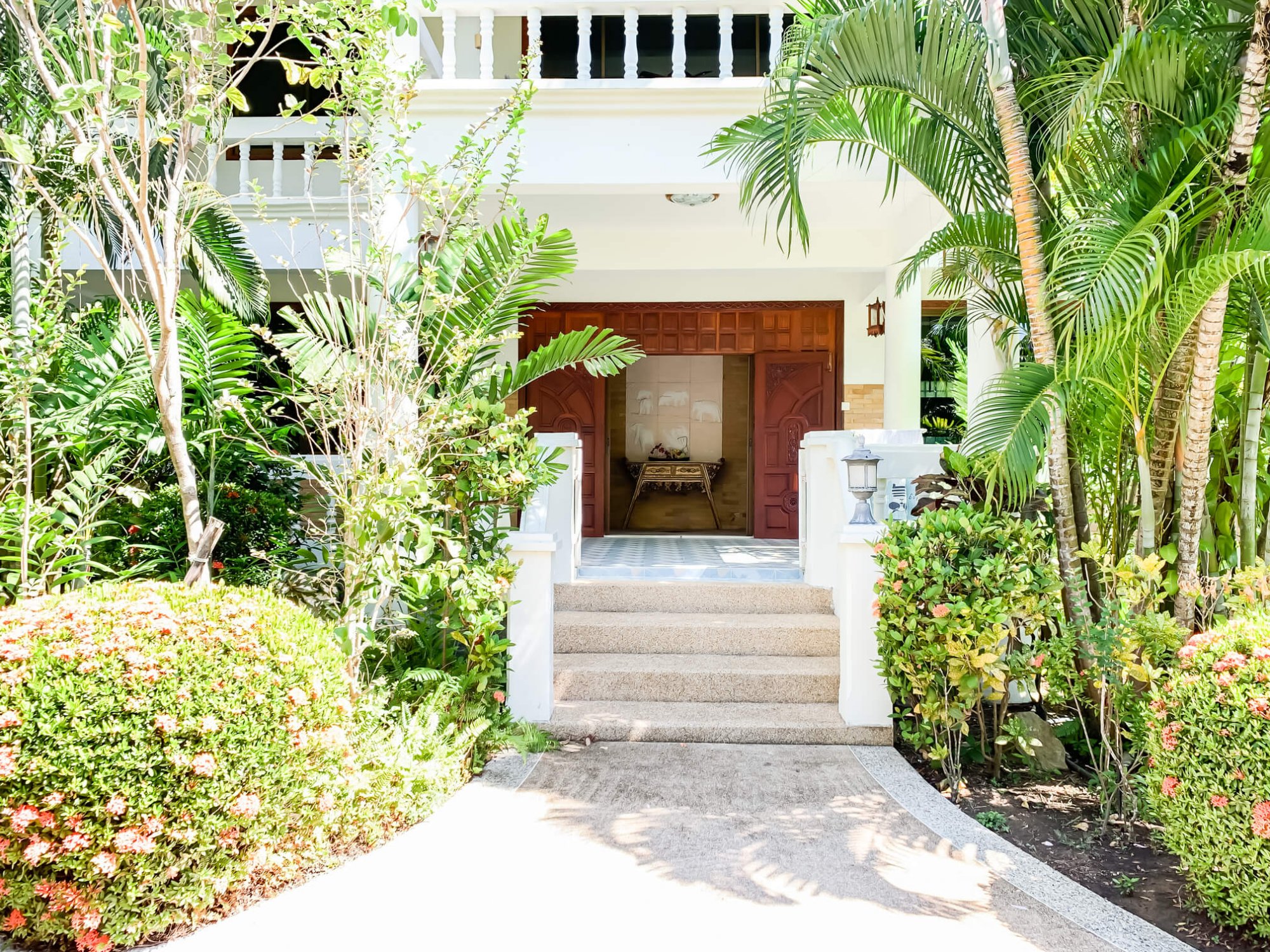 4 Bedroom Private Villa with Communal Pool, Nai Harn