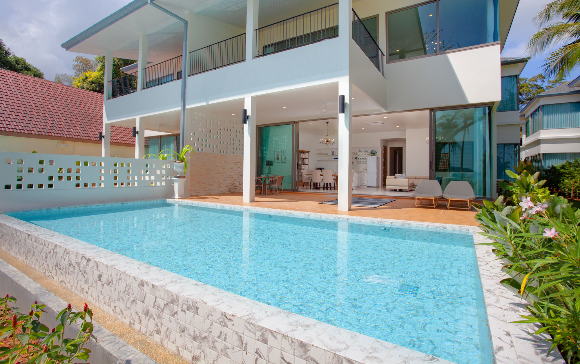 Two-storey villa with a pool in Rawai, 3 bedrooms