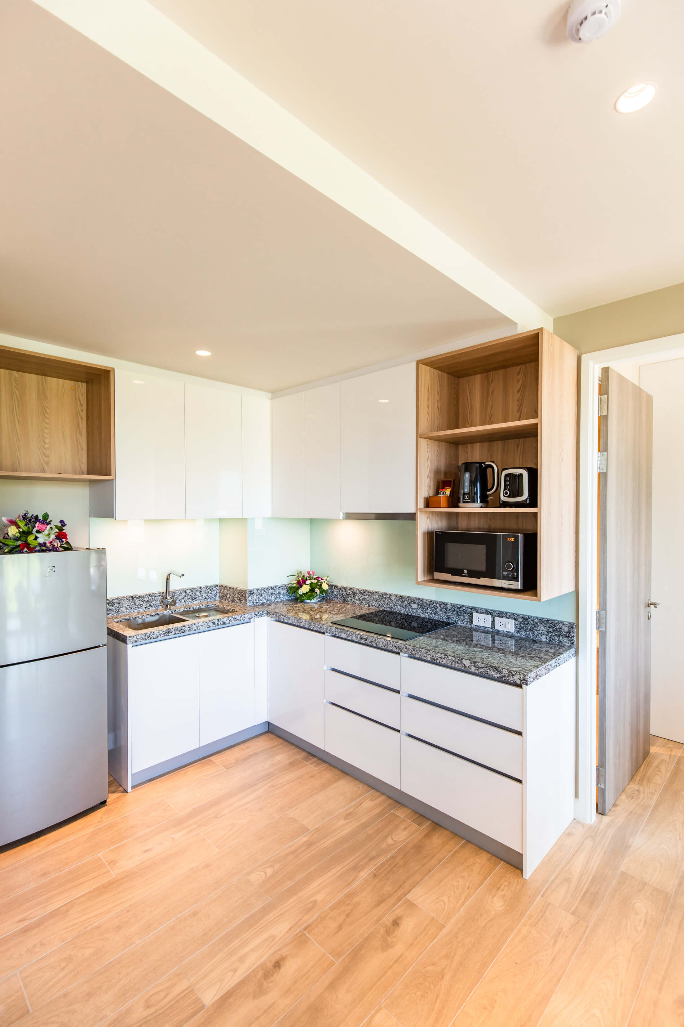 Bright 2-bedroom apartment with a beautiful view, Bangtao