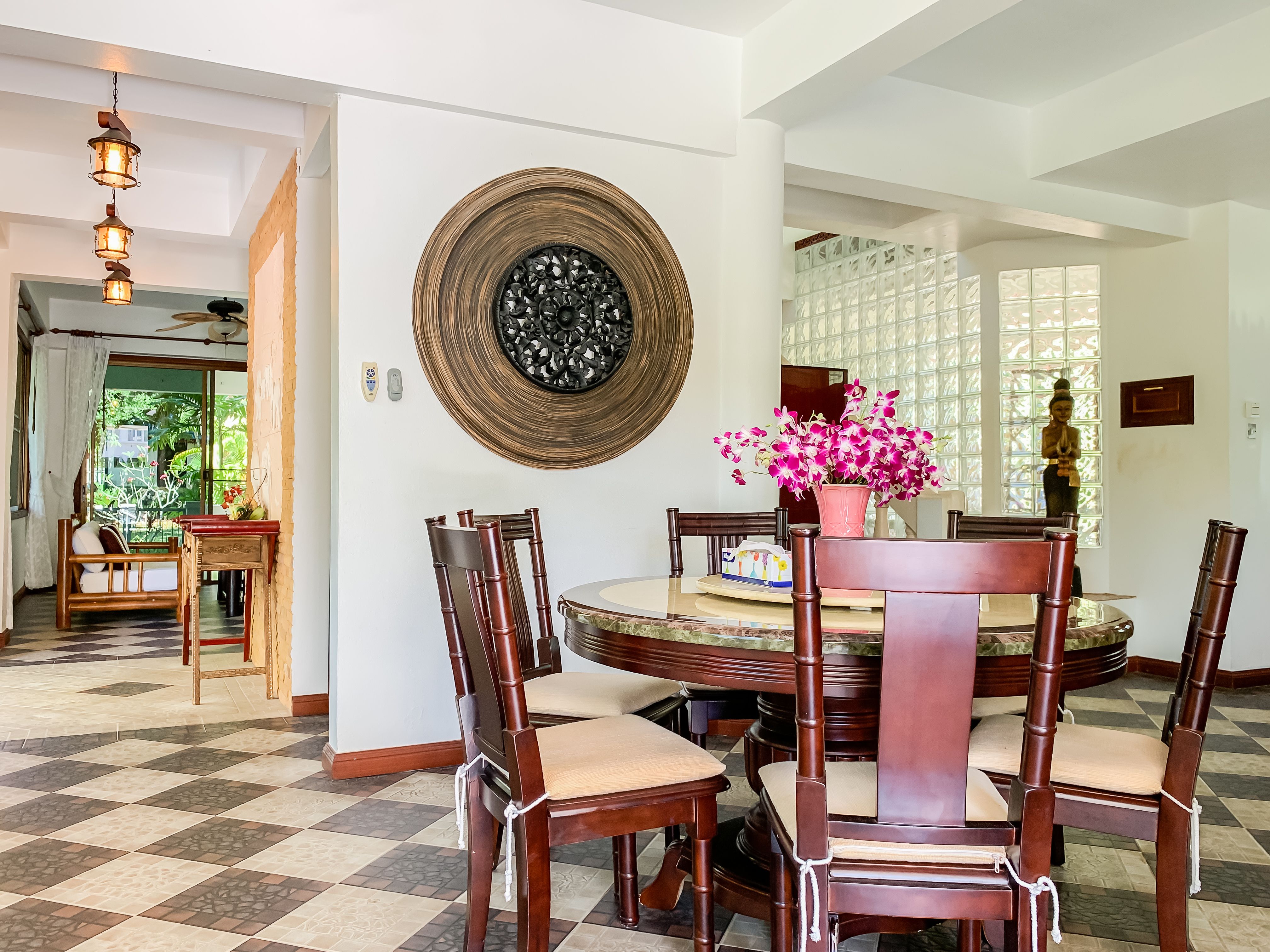 Private 4-bedroom villa with shared pool, Nai Harn