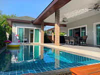 Modern villa with pool and 3 bedrooms in Kathu