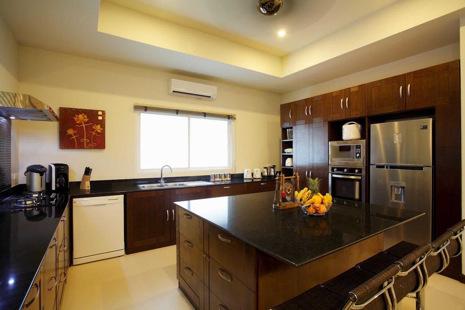 Luxury 7 bedroom villa, Nai Harn
