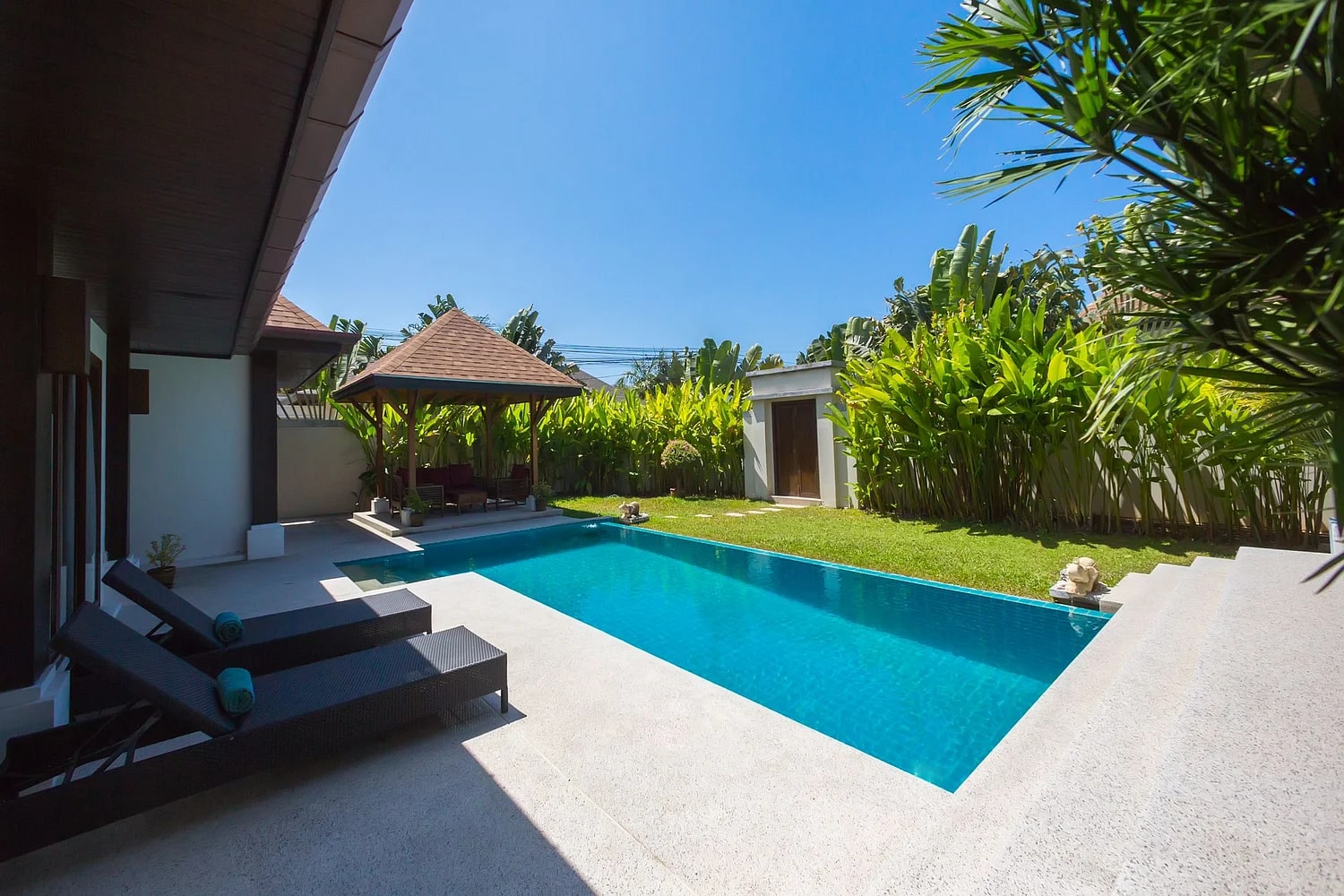 Cozy villa with a pool in Rawai, 3 bedrooms