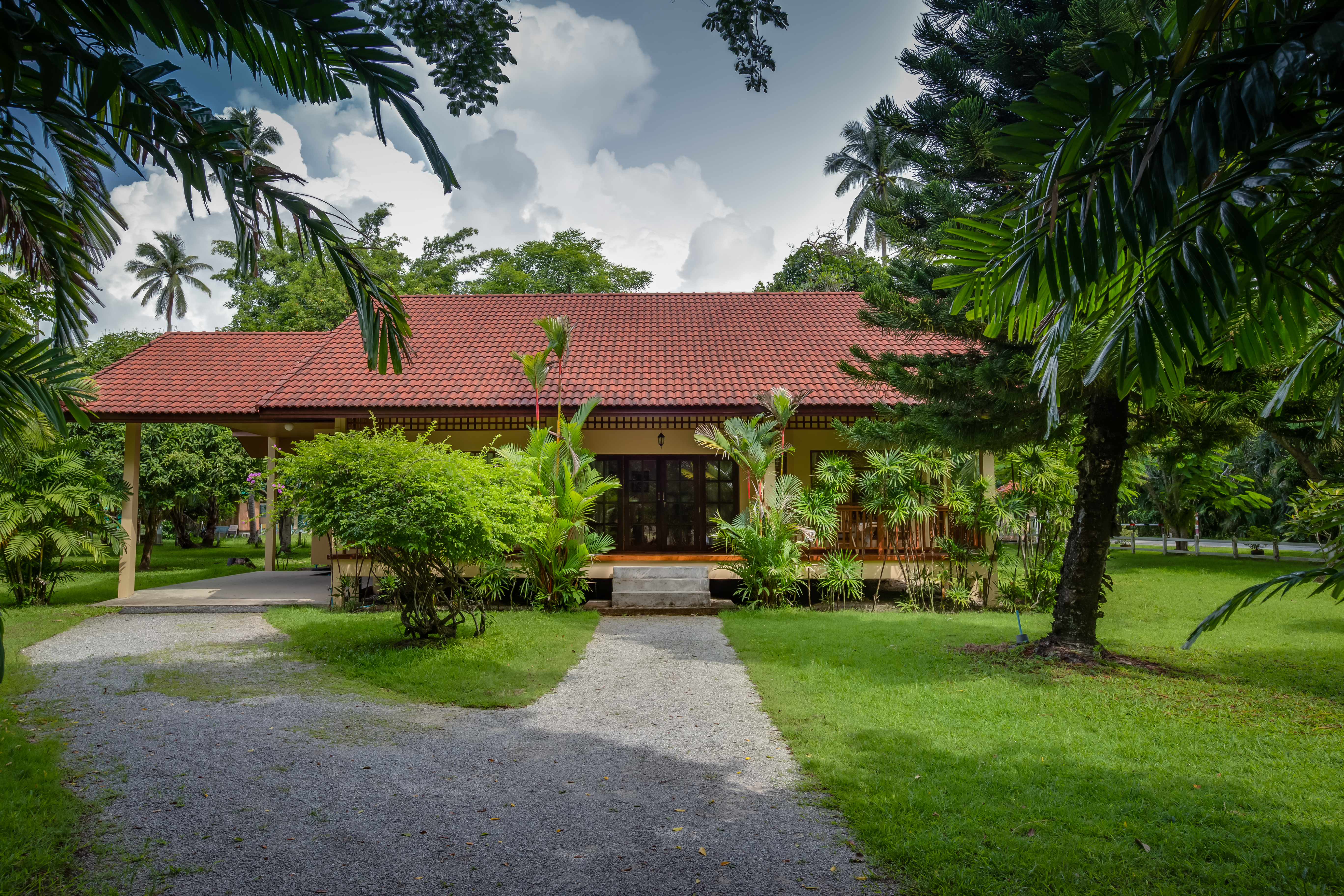 Spacious villa with a veranda and a well-groomed flowering garden in Rawai, 2 bedrooms