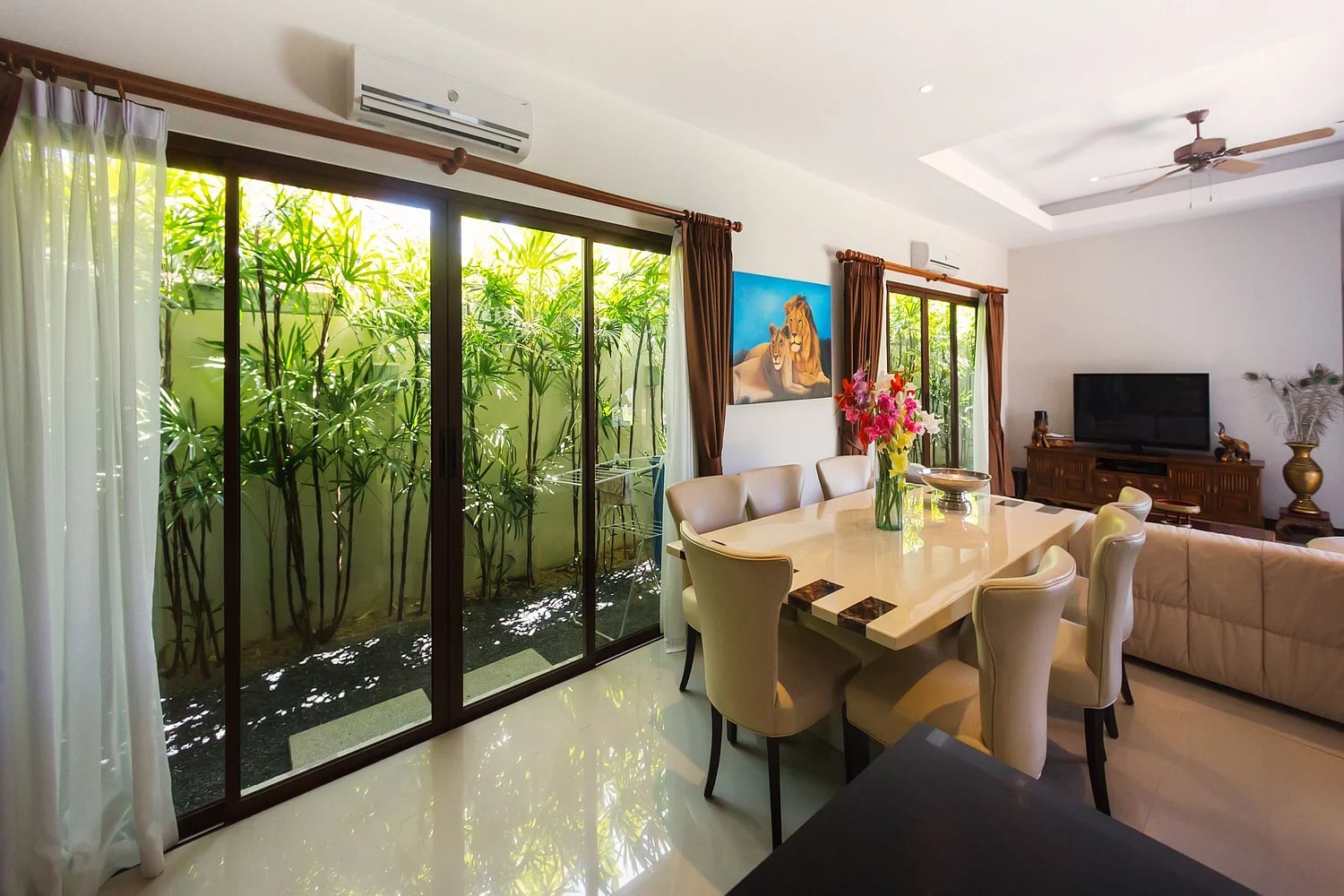 Cozy villa with a pool in Rawai, 3 bedrooms