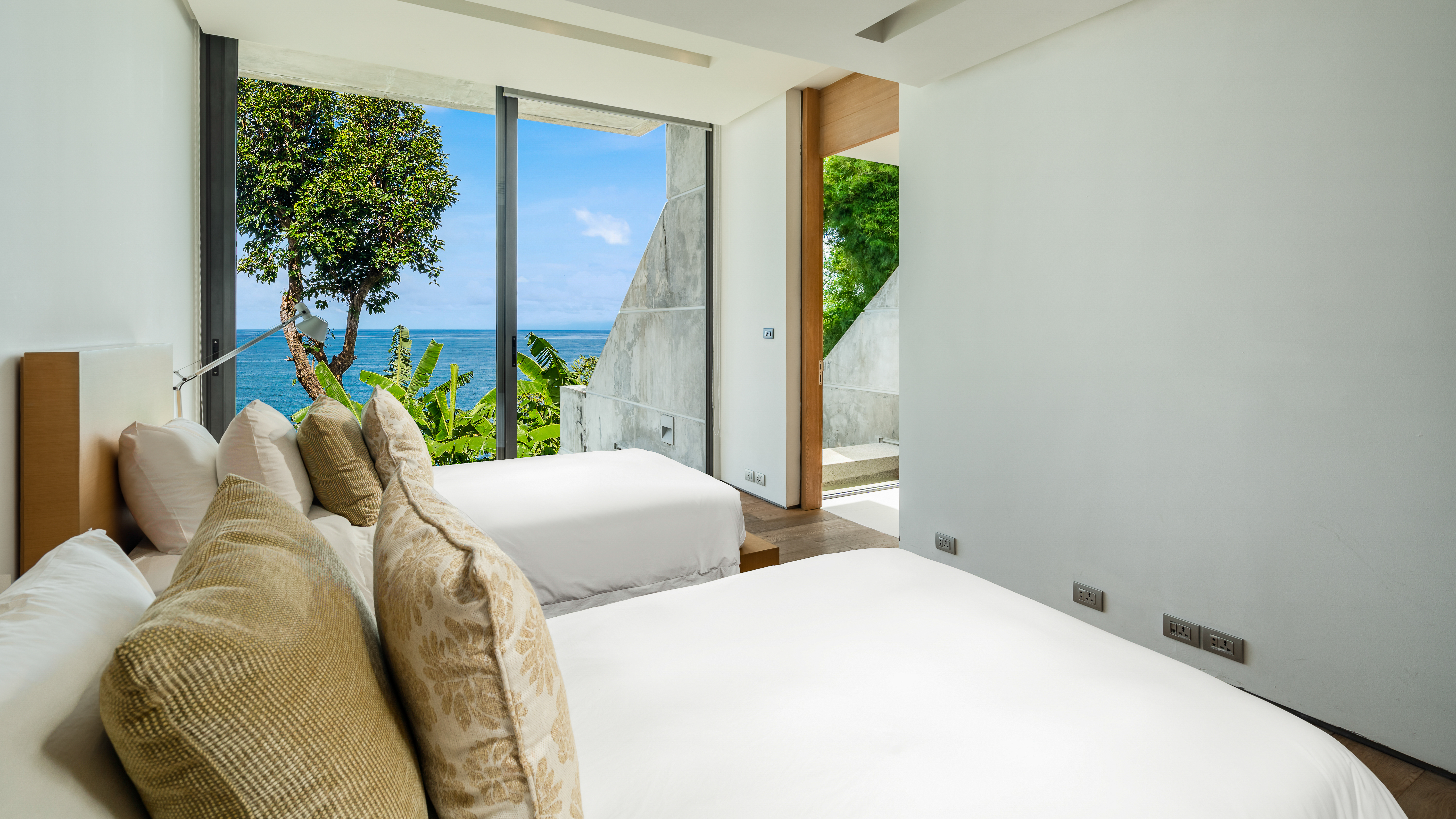 Spacious modern villa with designer renovation on the beachfront, 5 bedrooms, Kathu