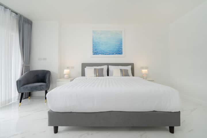 Apartment with a modern interior in a new residential complex 5 minutes from Patong Beach., 1 bedroom