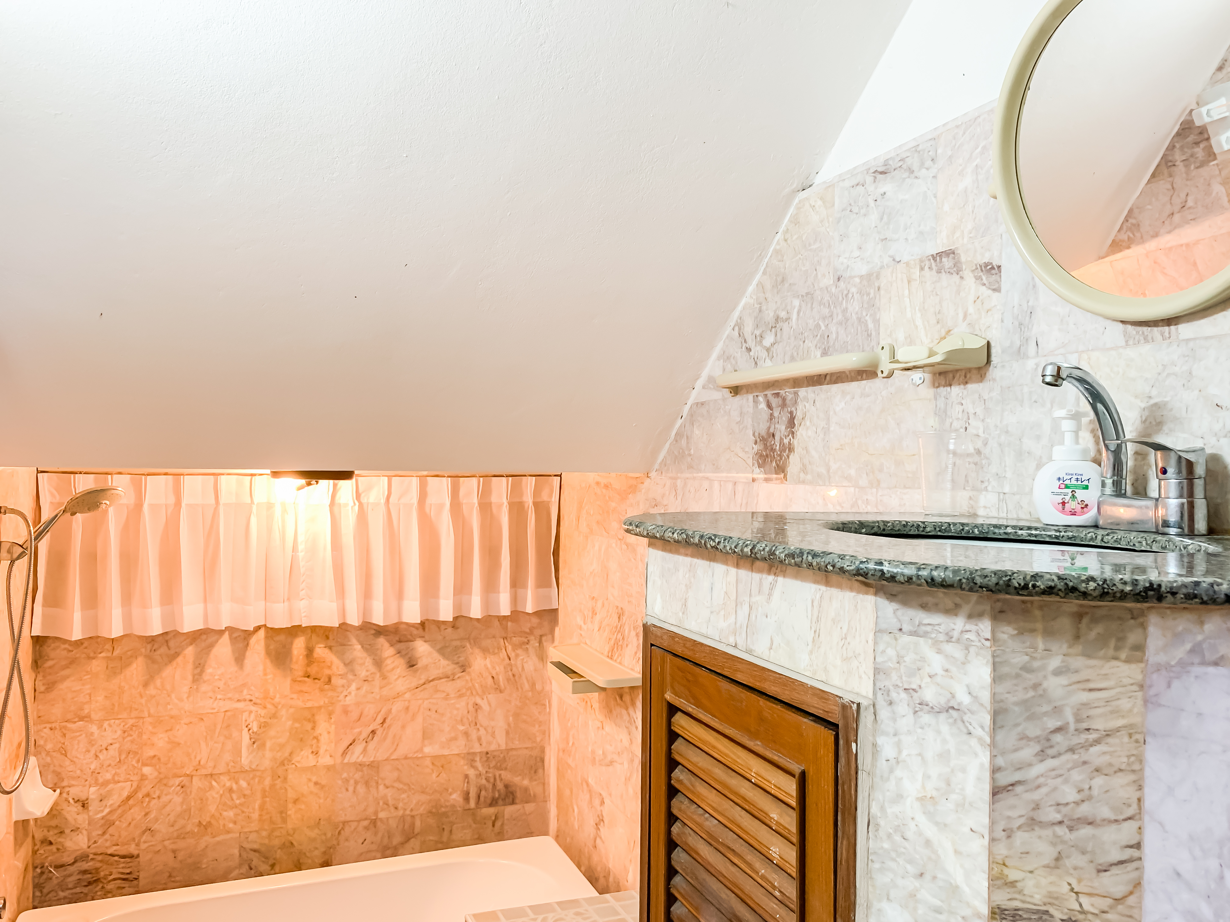 Private 4-bedroom villa with shared pool, Nai Harn