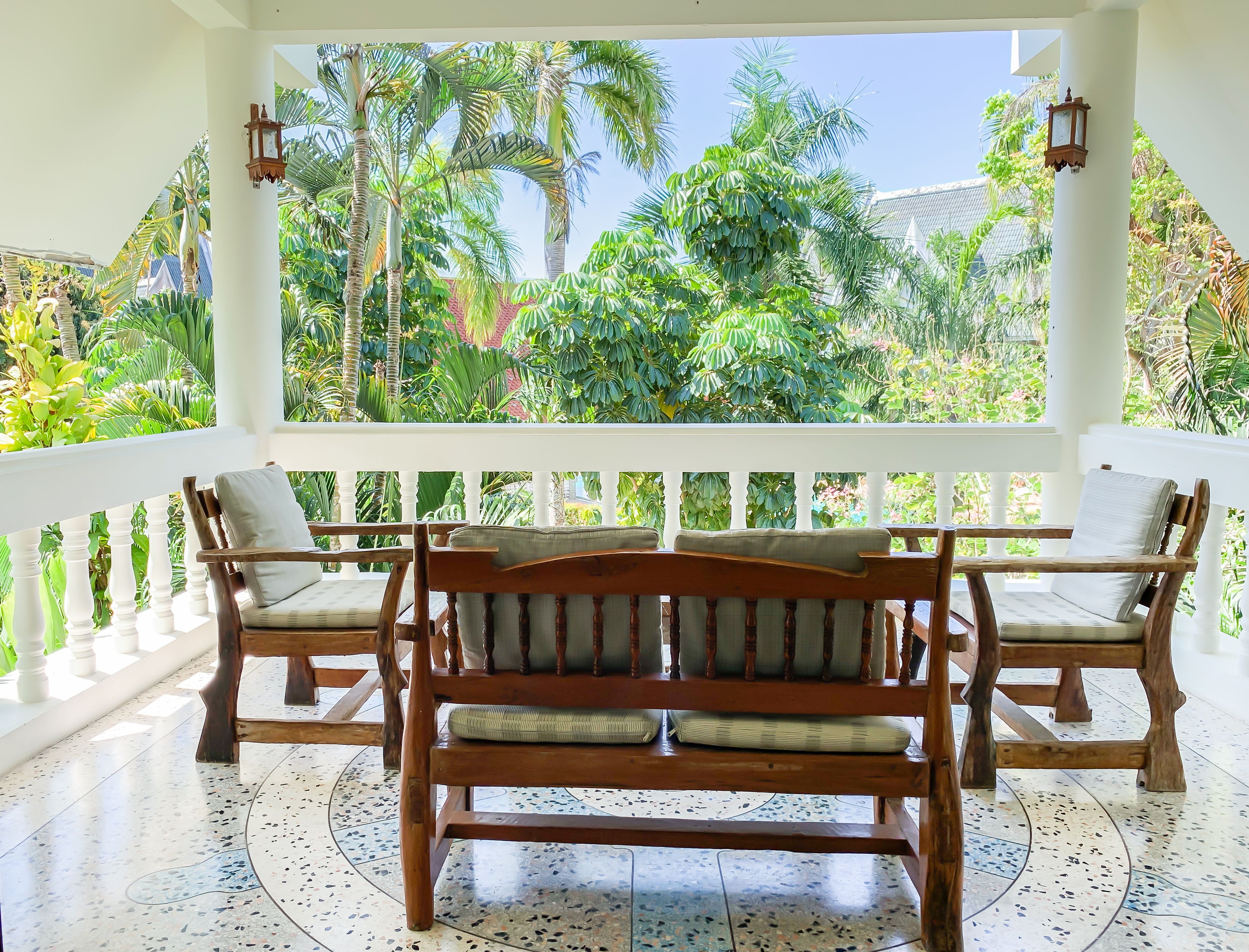 Private 4-bedroom villa with shared pool, Nai Harn