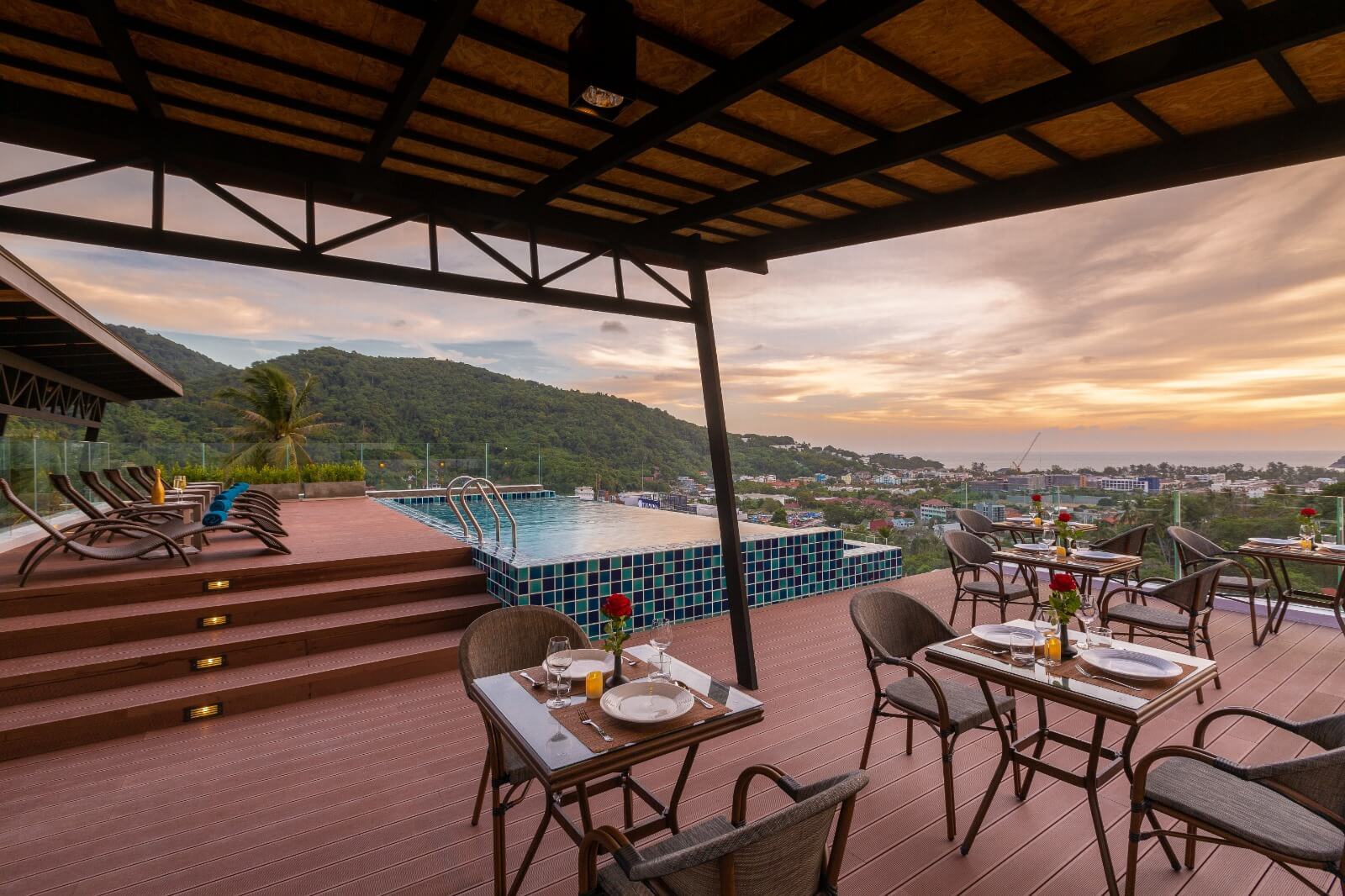 Cozy studio apartment with a balcony and sea views, Kata Karon
