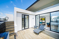 Luxurious 4 bedroom rooftop pool villa, Bangtao