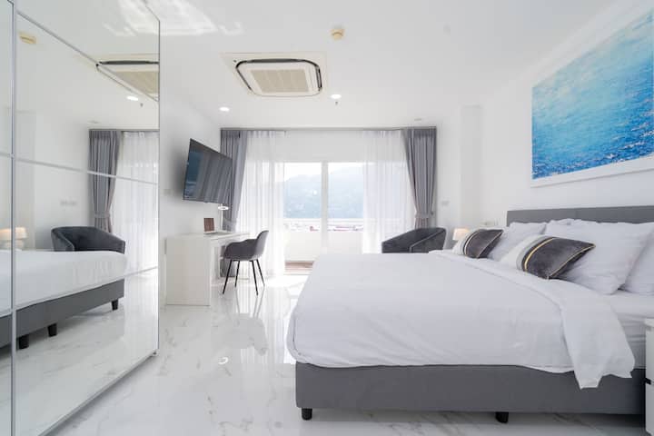 Apartment with a modern interior in a new residential complex 5 minutes from Patong Beach., 1 bedroom
