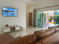 Modern villa with pool and 3 bedrooms in Kathu