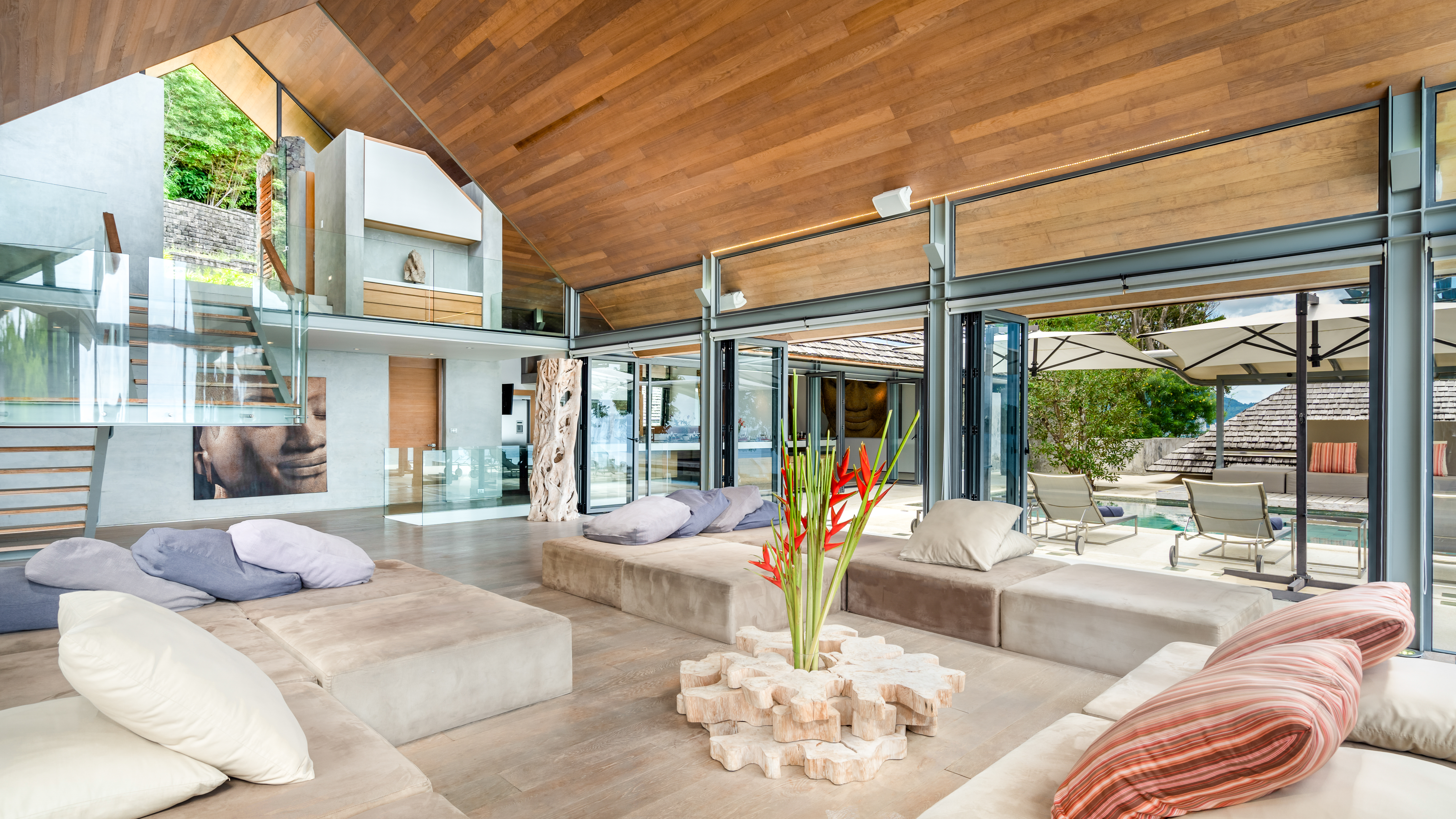 Spacious modern villa with designer renovation on the beachfront, 5 bedrooms, Kathu