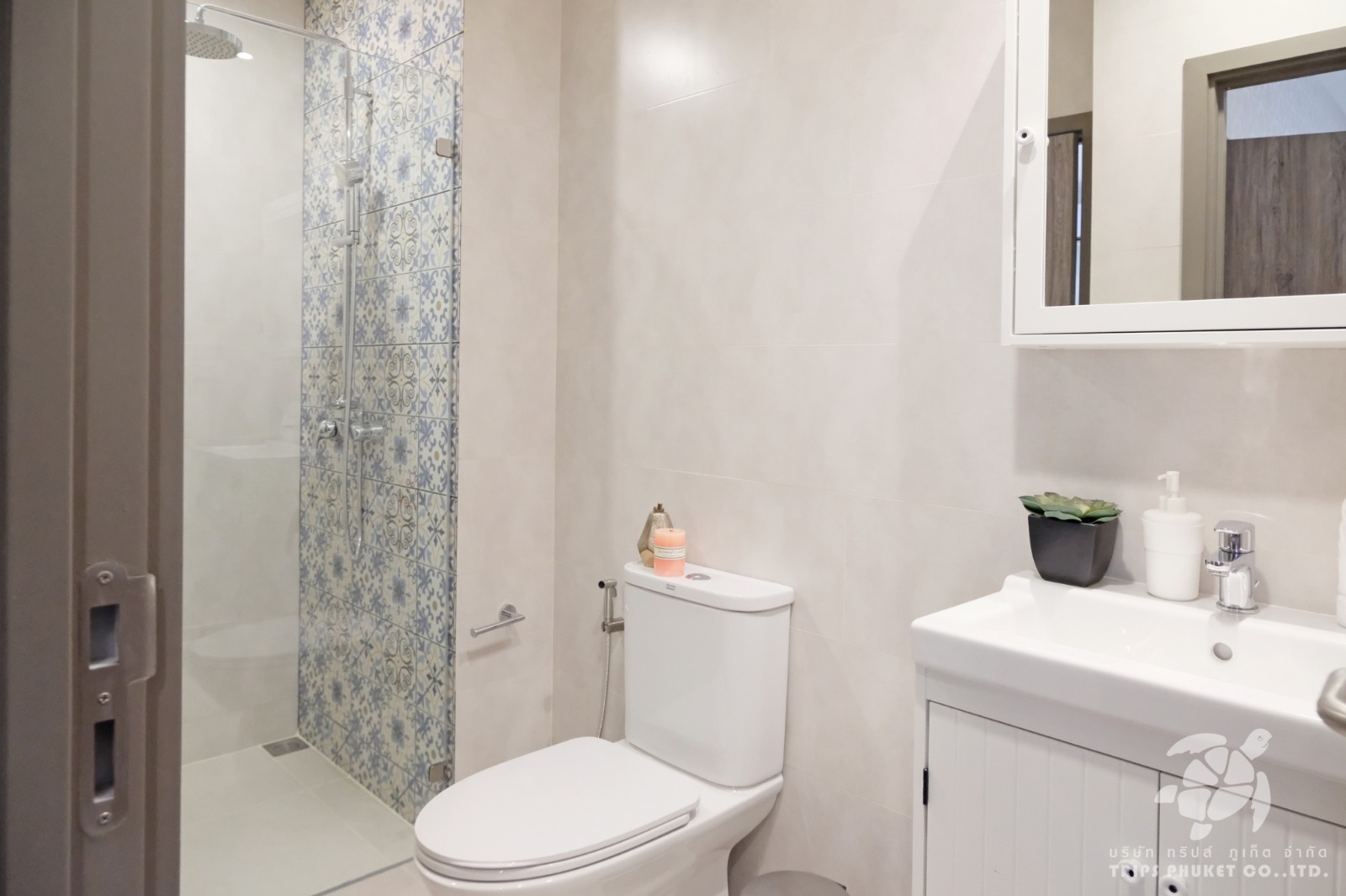 Bright apartment with modern interior design in Nai Yang Beach, 2 bedrooms